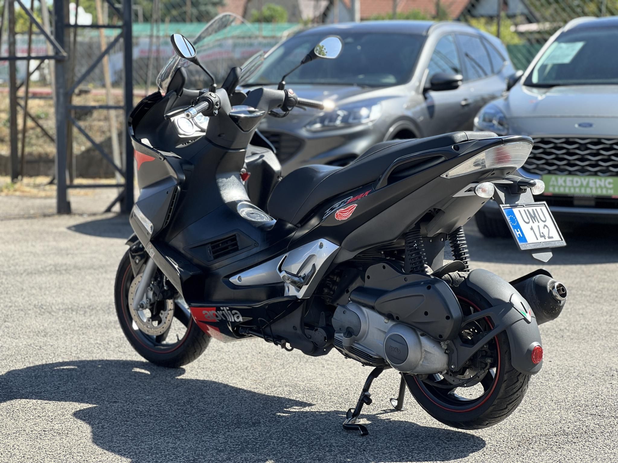 APRILIA SR MAX 300 Akrapovic