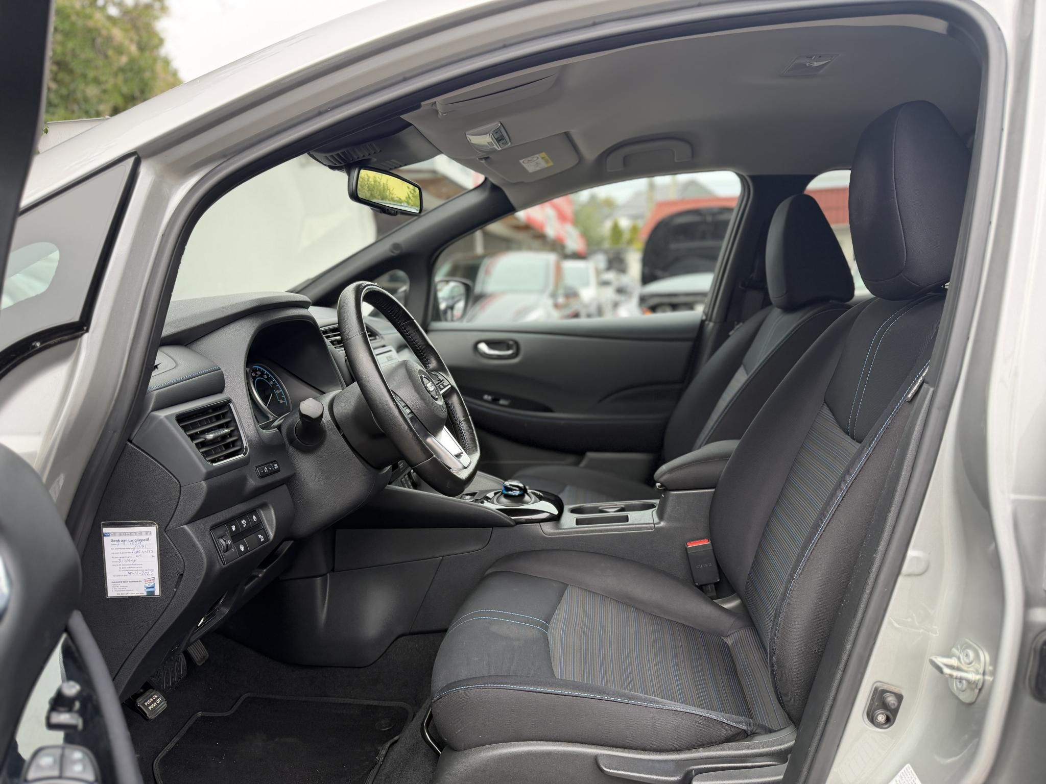 NISSAN LEAF N-Connecta 40kWh (Automata) 59e km. 360 kamera. első-hátsó ülésfűtés. kormányfűtés. CARPLAY!