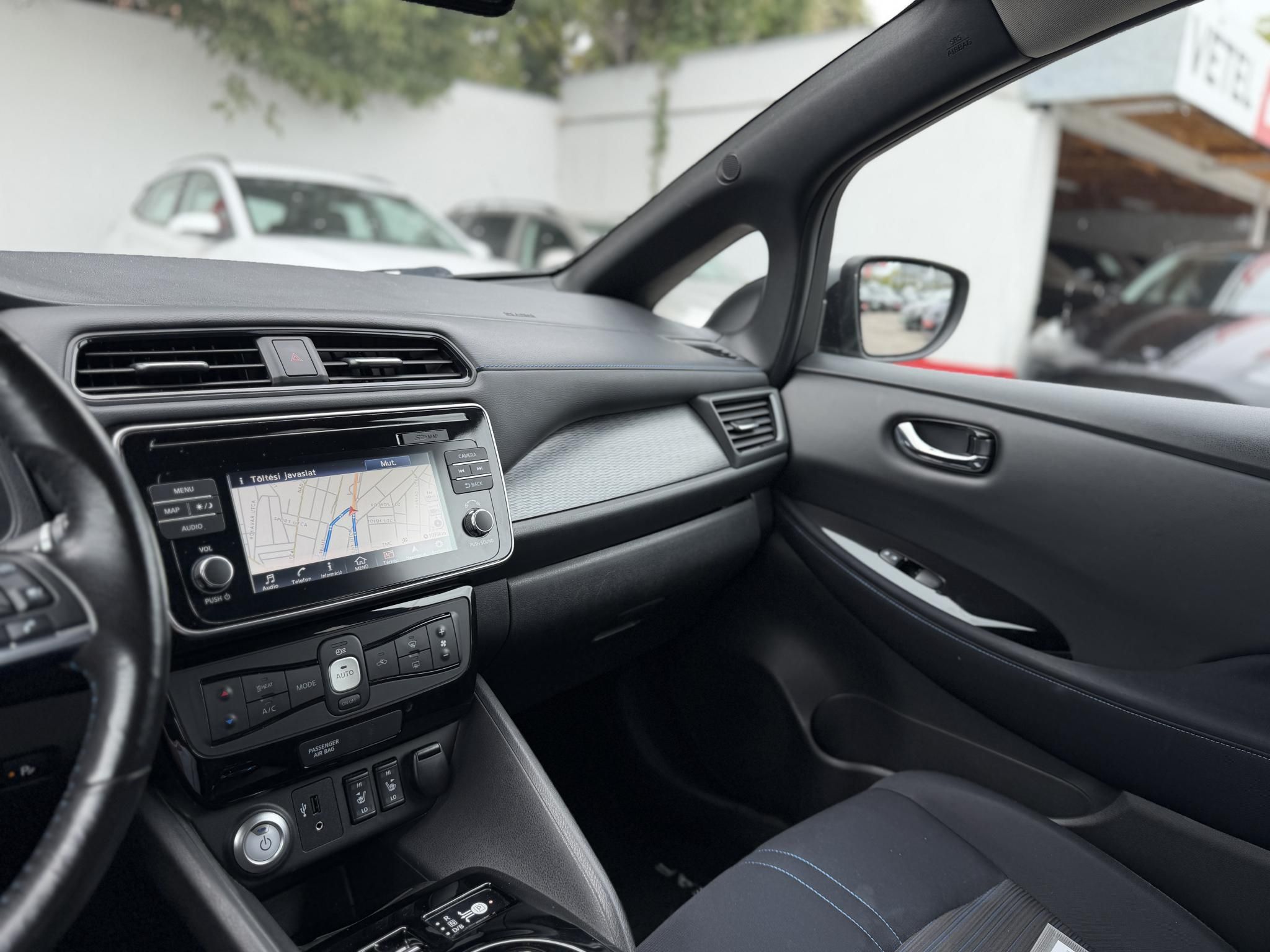NISSAN LEAF N-Connecta 40kWh (Automata) 59e km. 360 kamera. első-hátsó ülésfűtés. kormányfűtés. CARPLAY!
