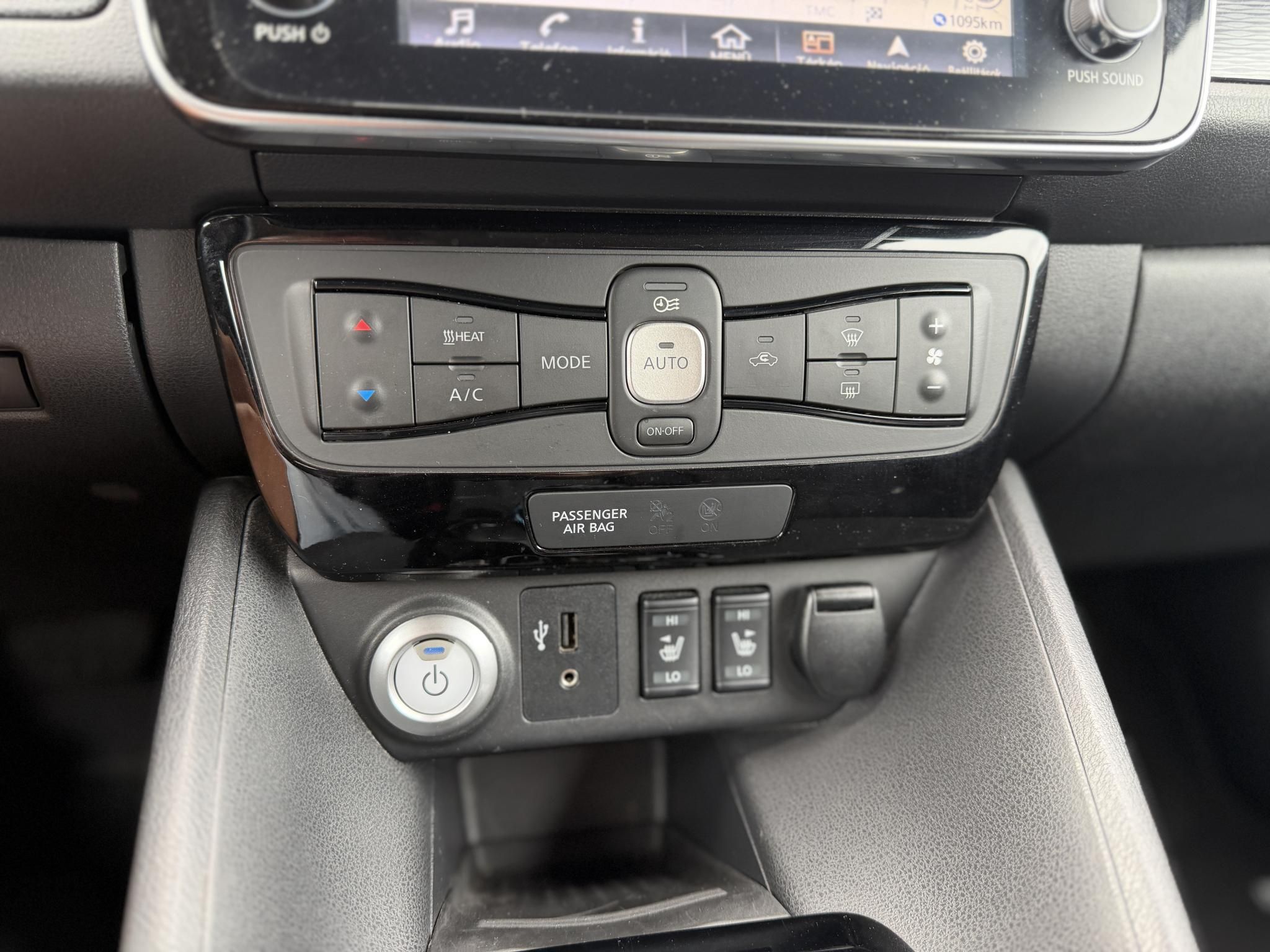NISSAN LEAF N-Connecta 40kWh (Automata) 59e km. 360 kamera. első-hátsó ülésfűtés. kormányfűtés. CARPLAY!