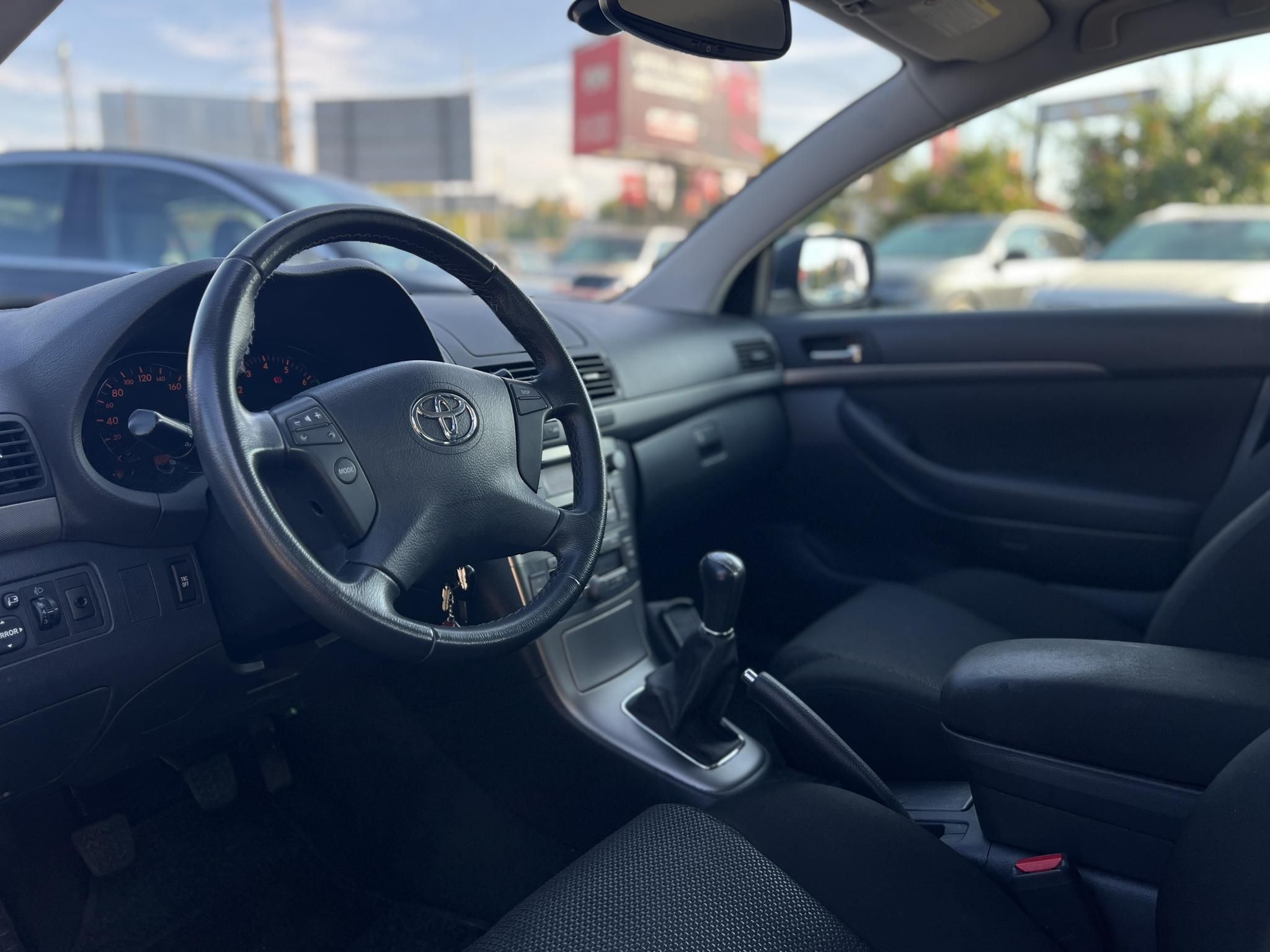 TOYOTA AVENSIS 1.8 Sol 133e km. ülésfűtés. digitklíma. vonóhorog. 2 gyári kulcs!