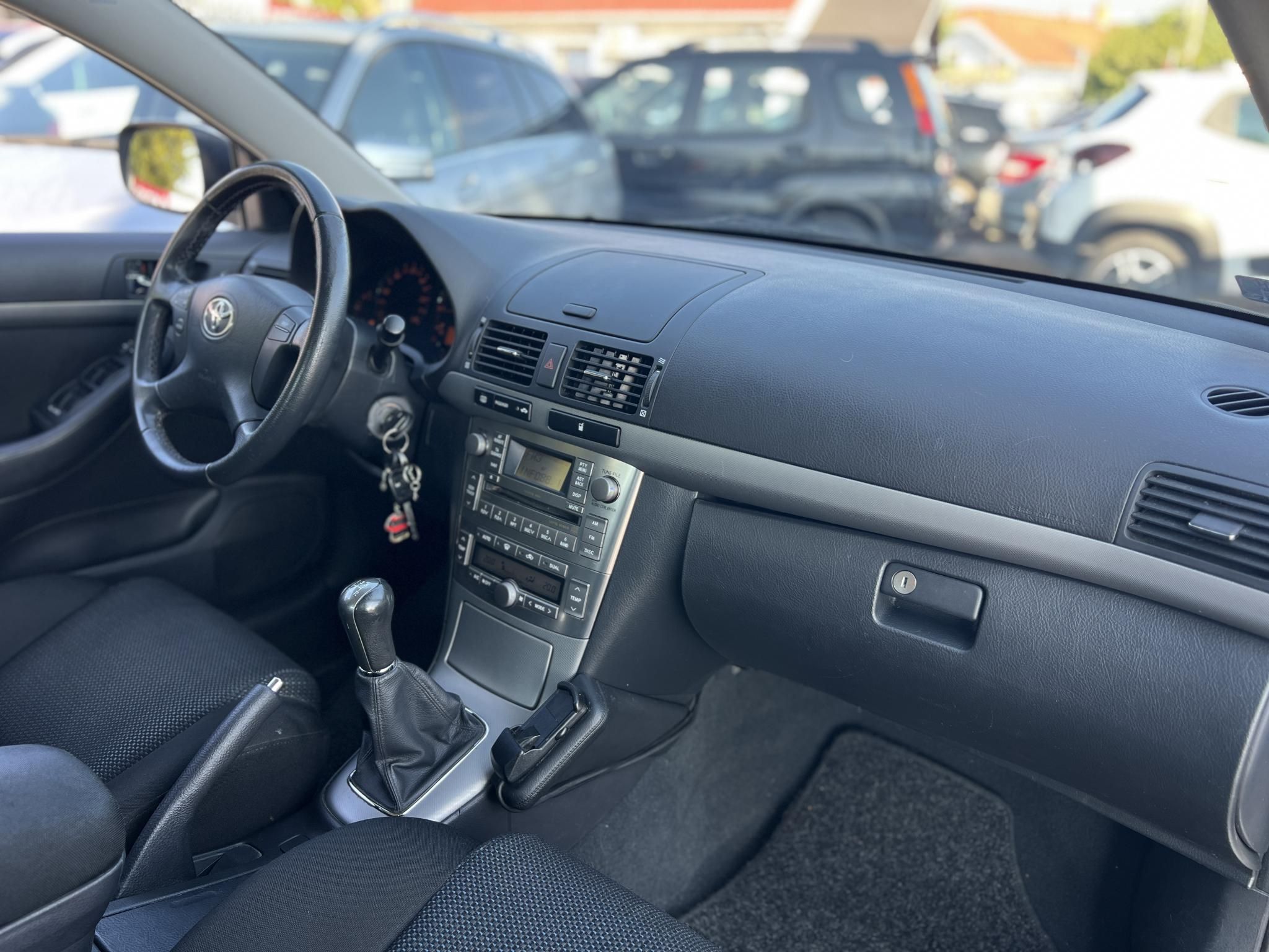 TOYOTA AVENSIS 1.8 Sol 133e km. ülésfűtés. digitklíma. vonóhorog. 2 gyári kulcs!