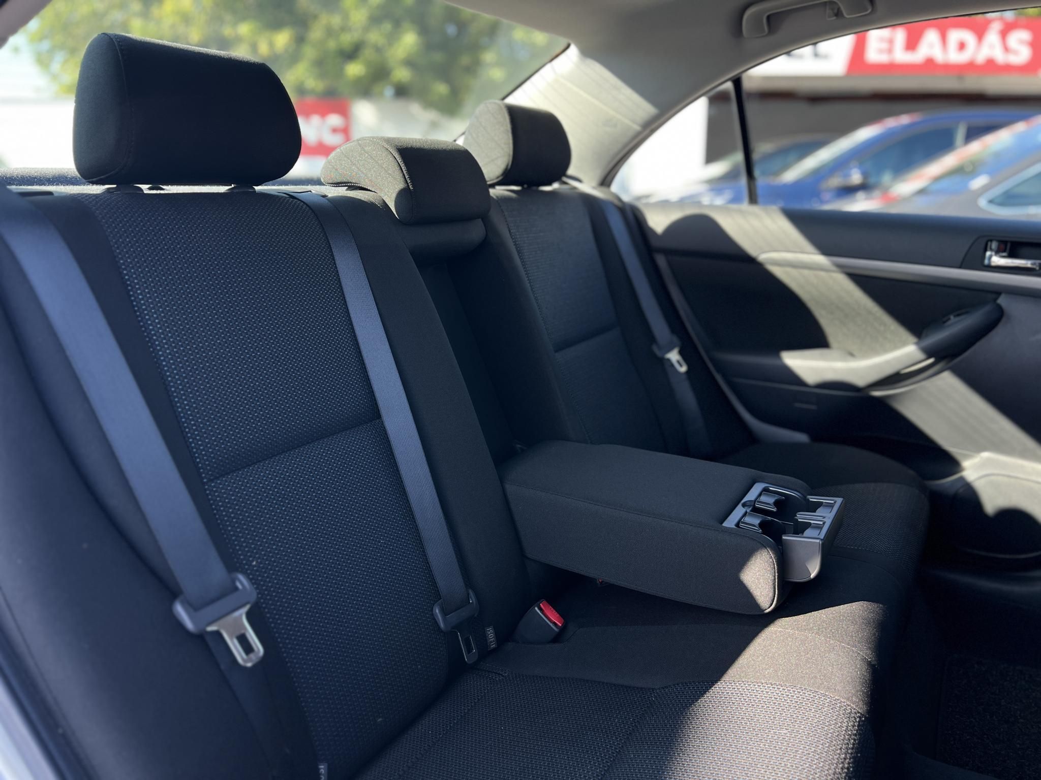 TOYOTA AVENSIS 1.8 Sol 133e km. ülésfűtés. digitklíma. vonóhorog. 2 gyári kulcs!