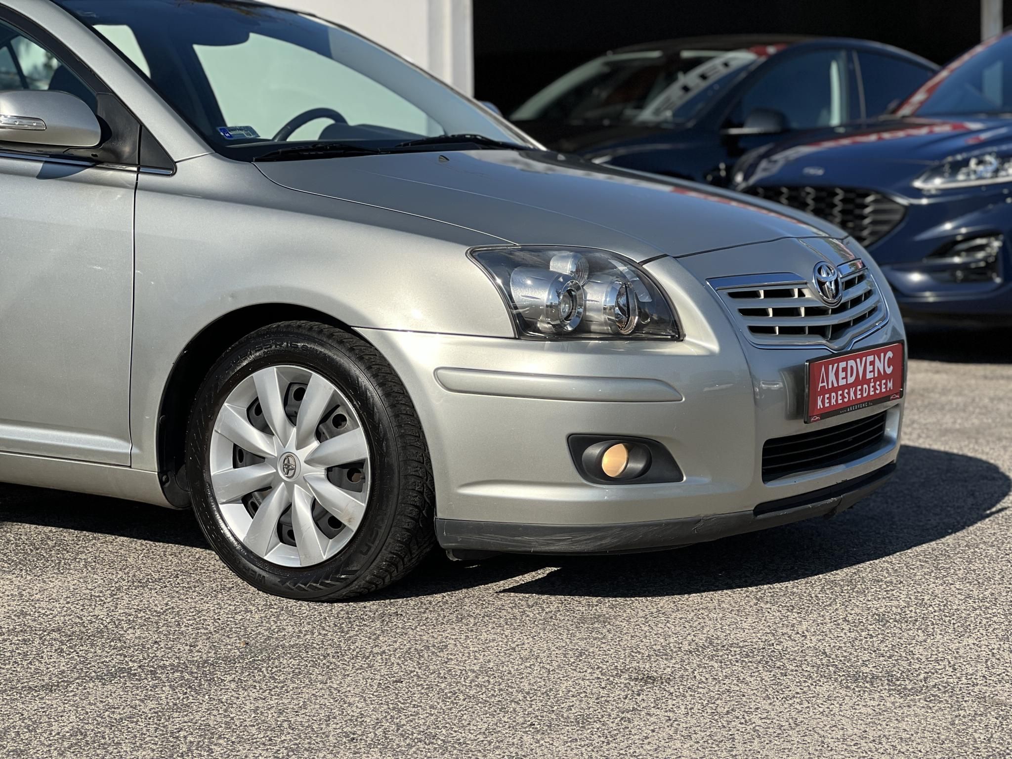TOYOTA AVENSIS 1.8 Sol 133e km. ülésfűtés. digitklíma. vonóhorog. 2 gyári kulcs!