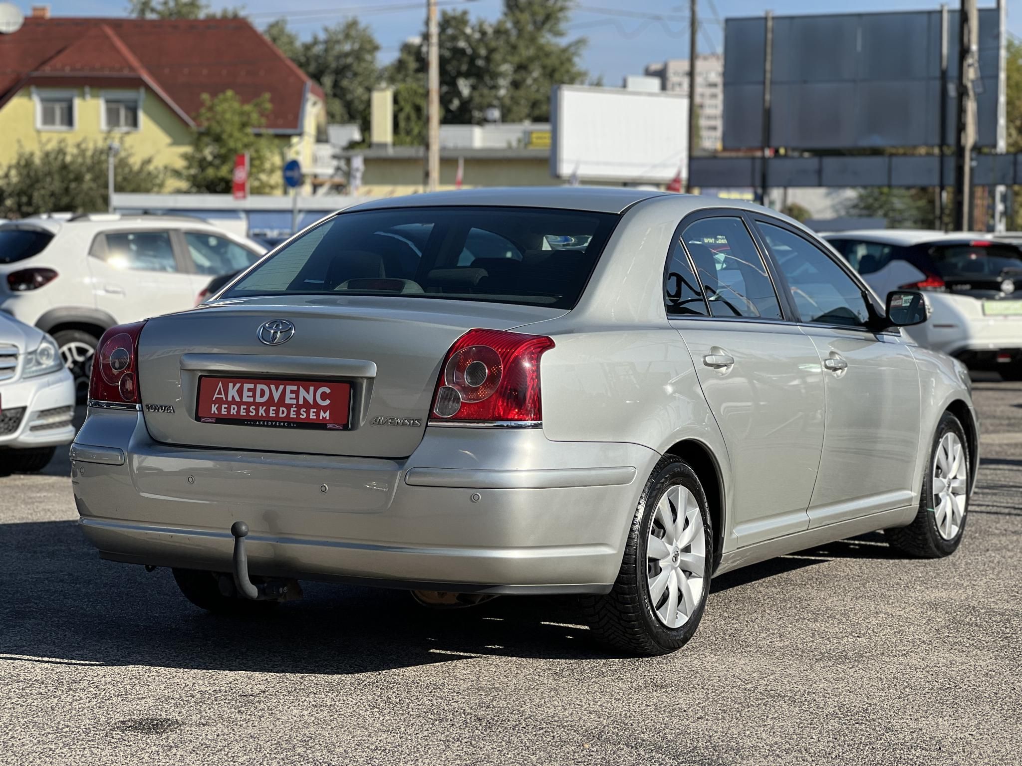 TOYOTA AVENSIS 1.8 Sol 133e km. ülésfűtés. digitklíma. vonóhorog. 2 gyári kulcs!