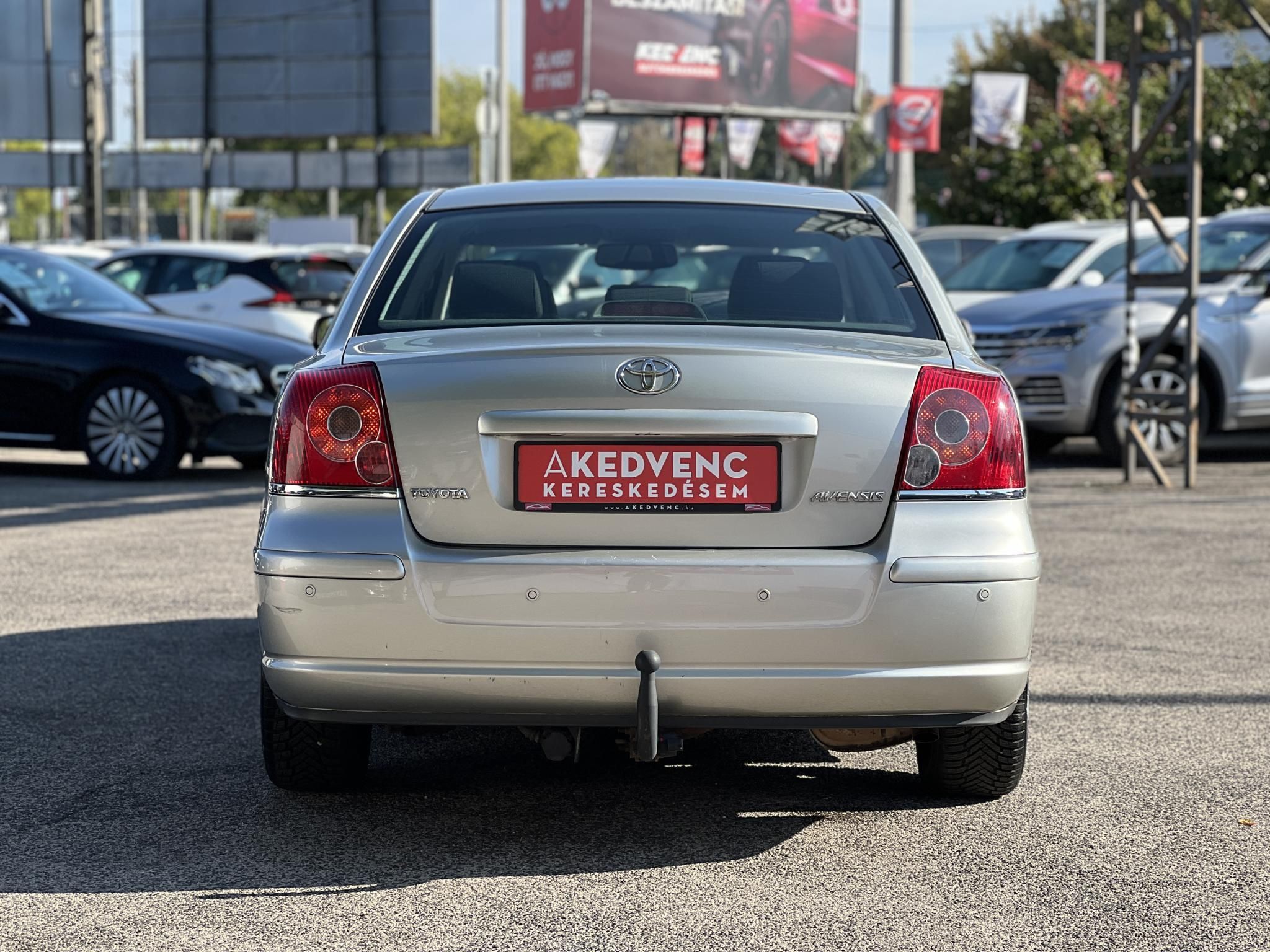 TOYOTA AVENSIS 1.8 Sol 133e km. ülésfűtés. digitklíma. vonóhorog. 2 gyári kulcs!