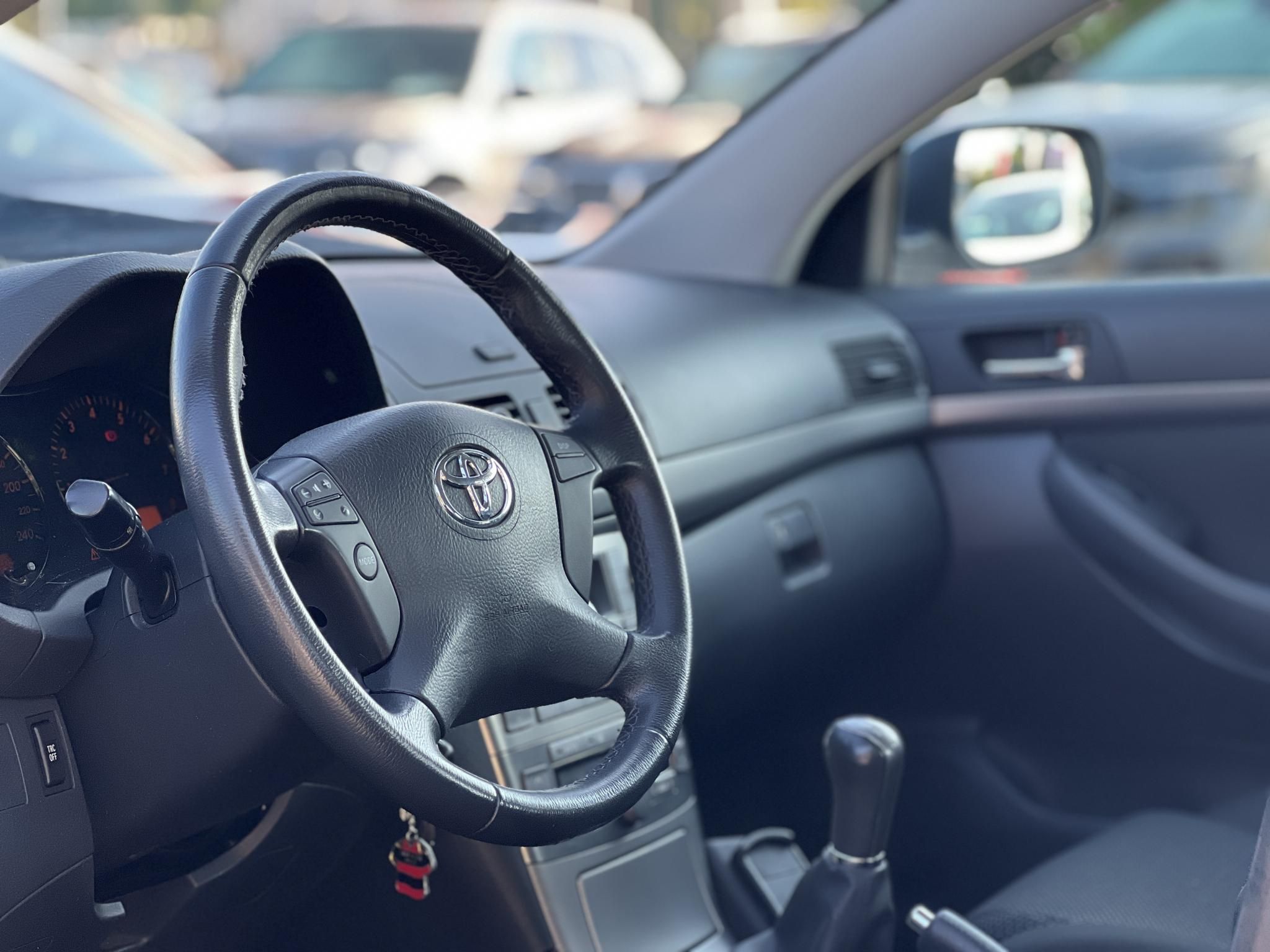 TOYOTA AVENSIS 1.8 Sol 133e km. ülésfűtés. digitklíma. vonóhorog. 2 gyári kulcs!