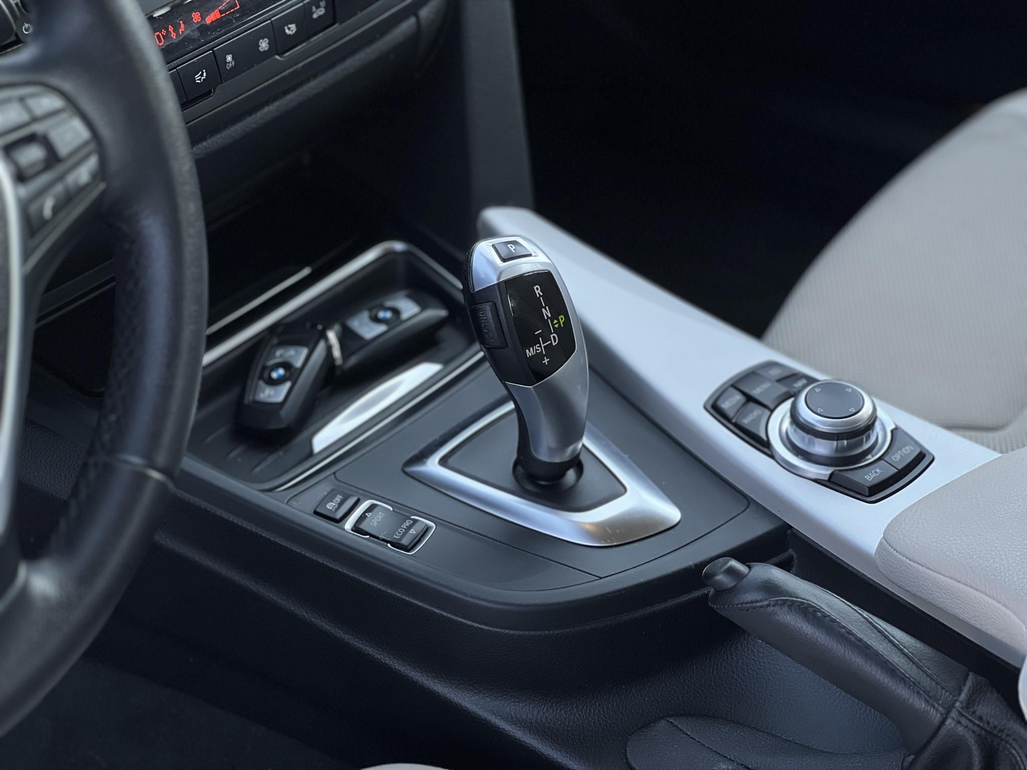 BMW 320d (Automata) M.o.-i. 1.tul. 113e km. márkaszervizelt előélet. téli-nyári kerék szett!