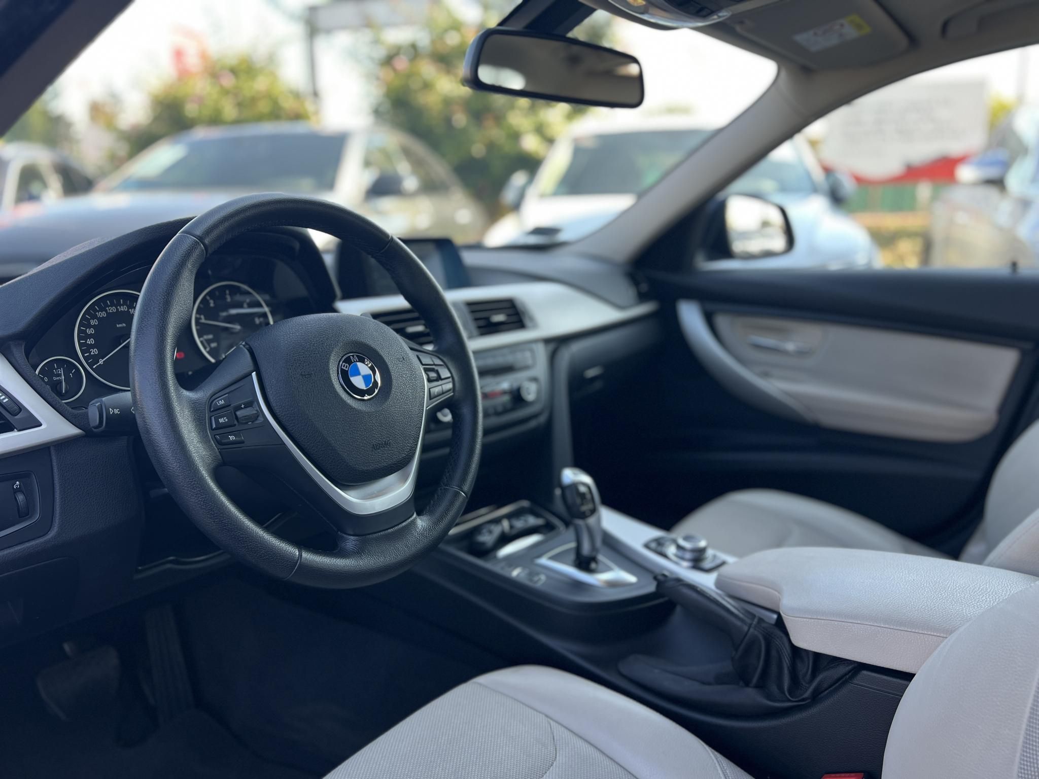 BMW 320d (Automata) M.o.-i. 1.tul. 113e km. márkaszervizelt előélet. téli-nyári kerék szett!