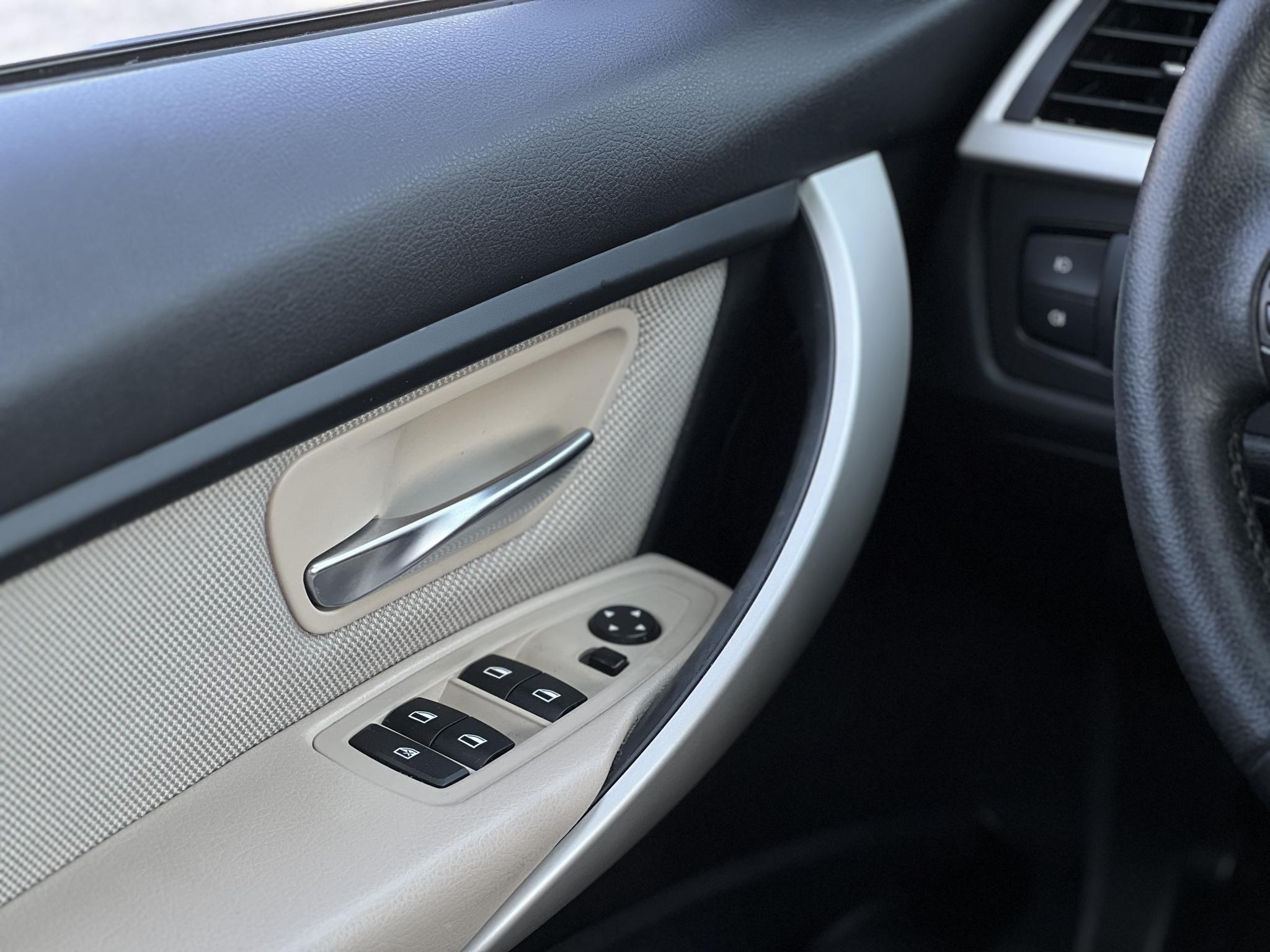 BMW 320d (Automata) M.o.-i. 1.tul. 113e km. márkaszervizelt előélet. téli-nyári kerék szett!