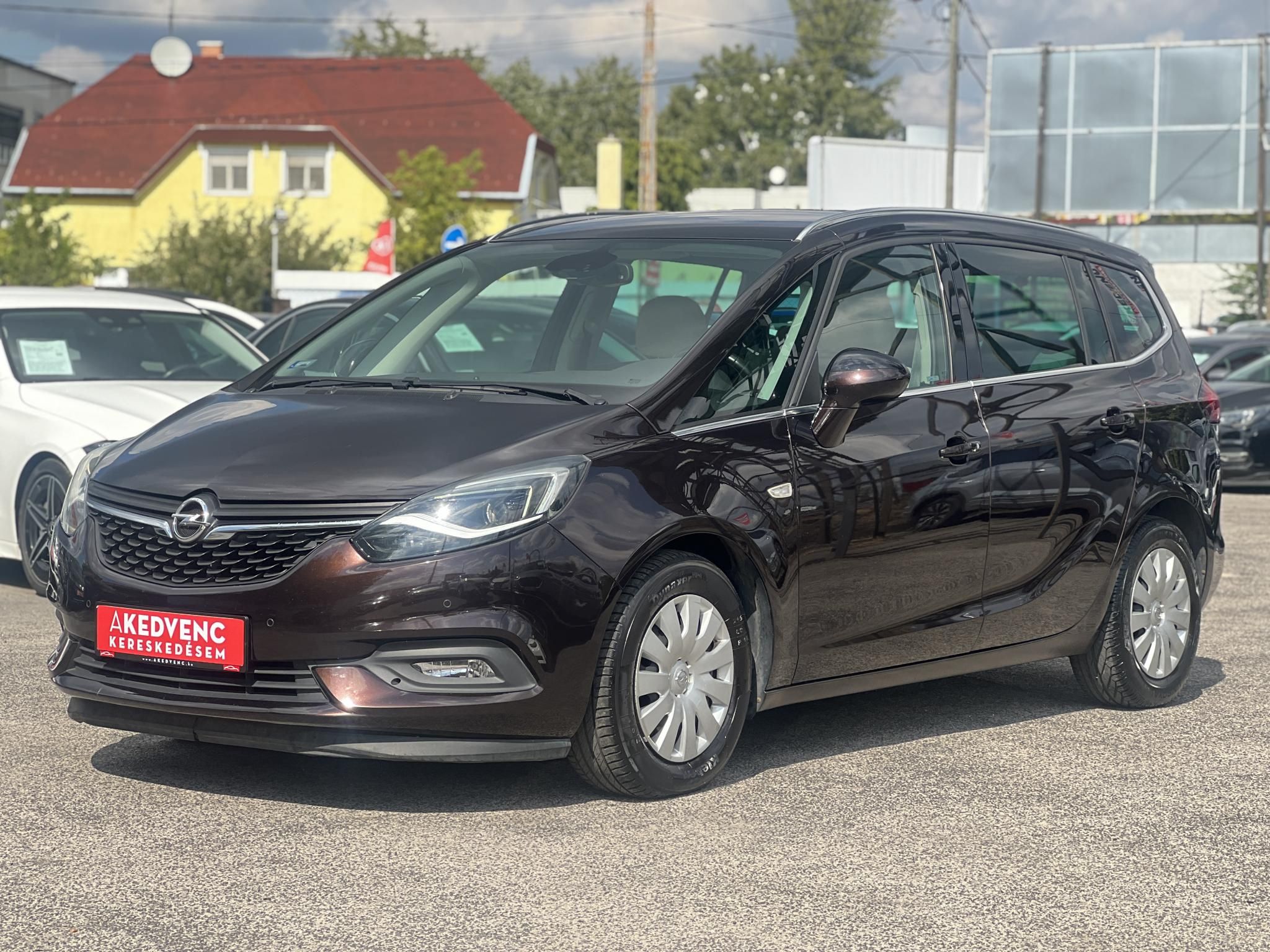 OPEL ZAFIRA 1.4 T Edition (7 személyes ) Végig vezetett szervizkönyv. 7 személyes