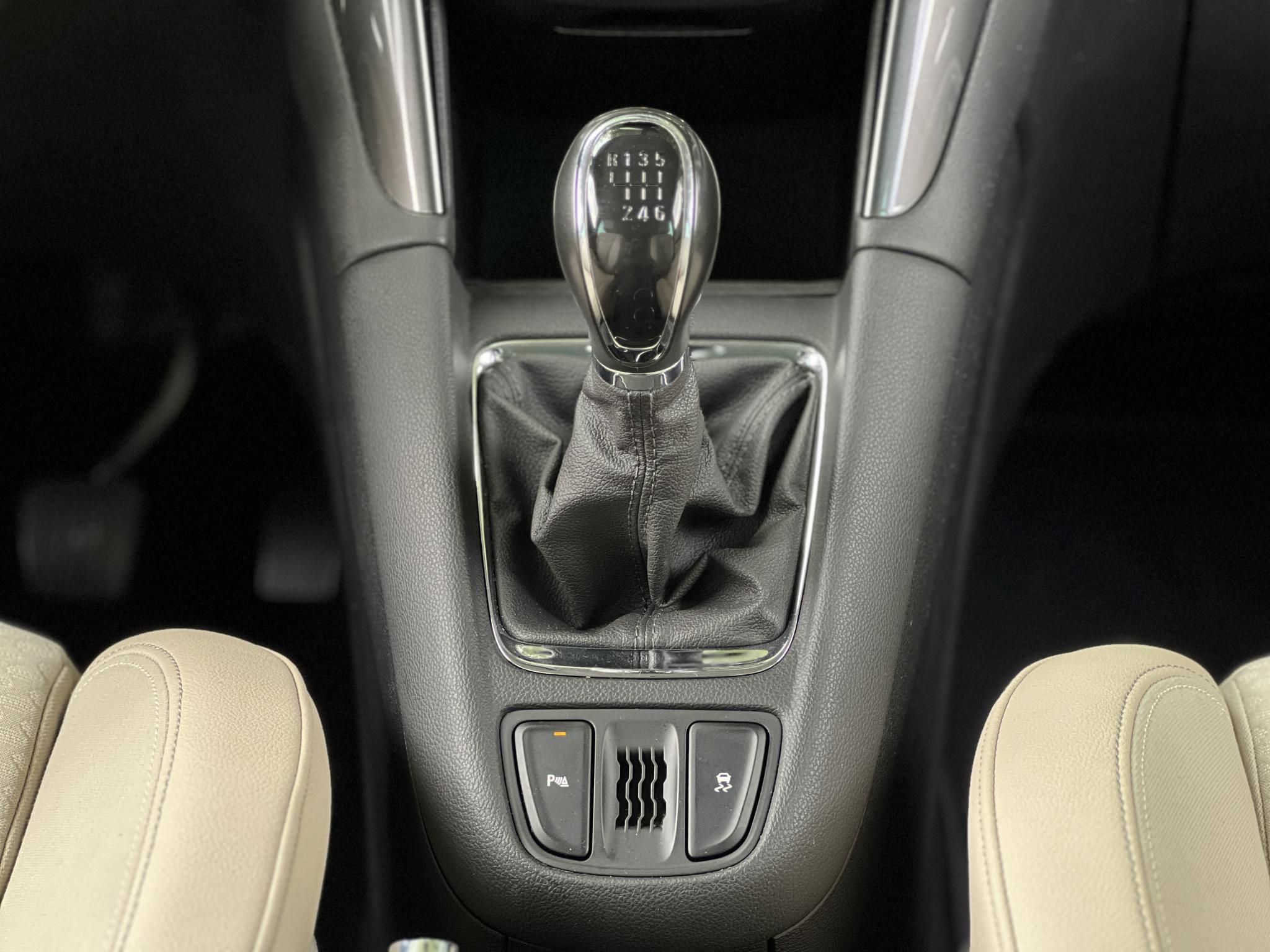 OPEL ZAFIRA 1.4 T Edition (7 személyes ) Végig vezetett szervizkönyv. 7 személyes
