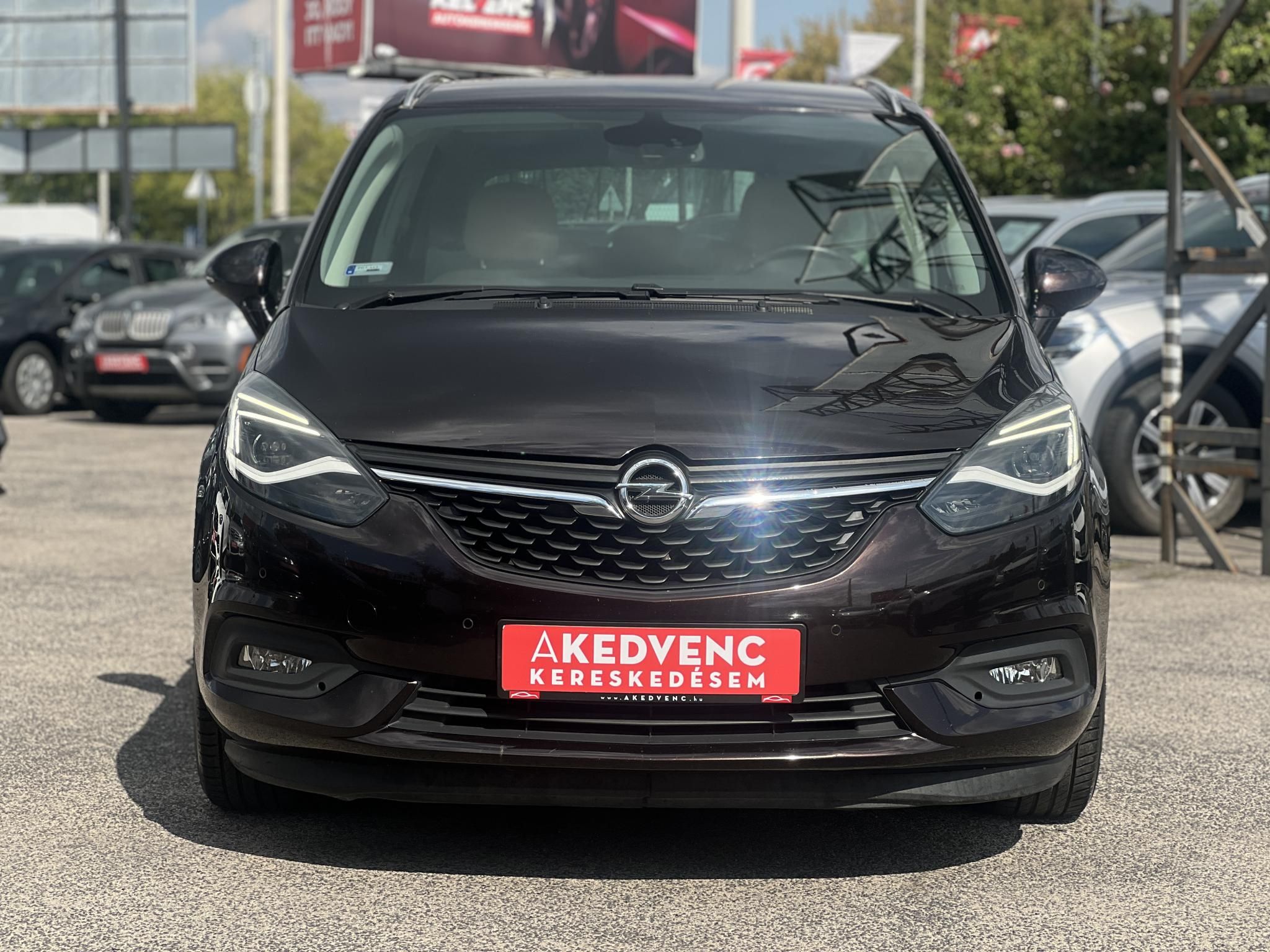 OPEL ZAFIRA 1.4 T Edition (7 személyes ) Végig vezetett szervizkönyv. 7 személyes
