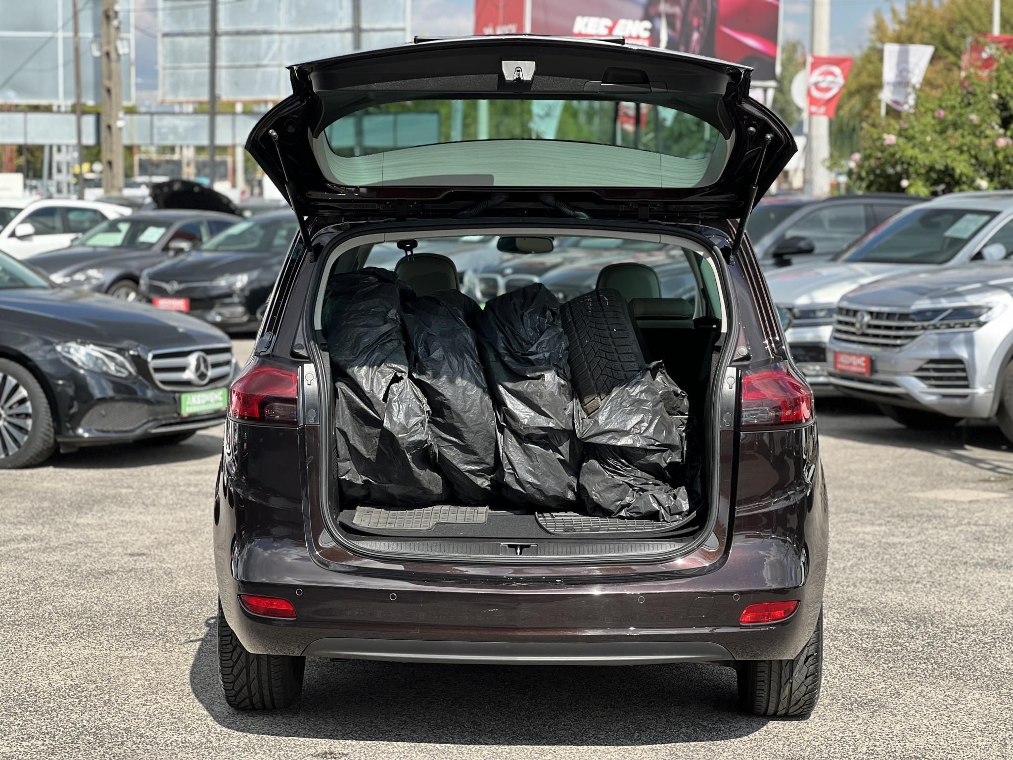 OPEL ZAFIRA 1.4 T Edition (7 személyes ) Végig vezetett szervizkönyv. 7 személyes