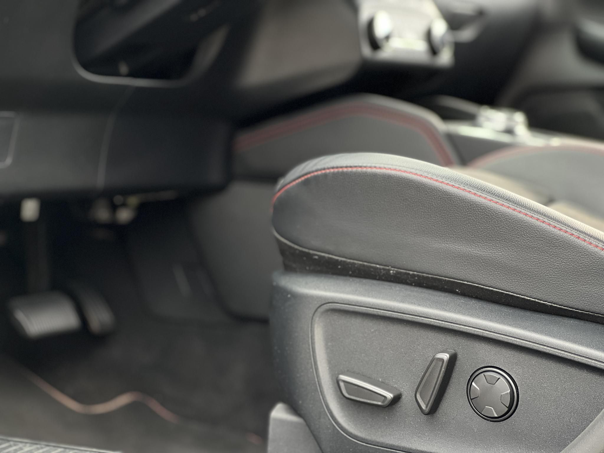 FORD KUGA 2.5 PHEV ST-Line X Graphite Tech Edition CVT