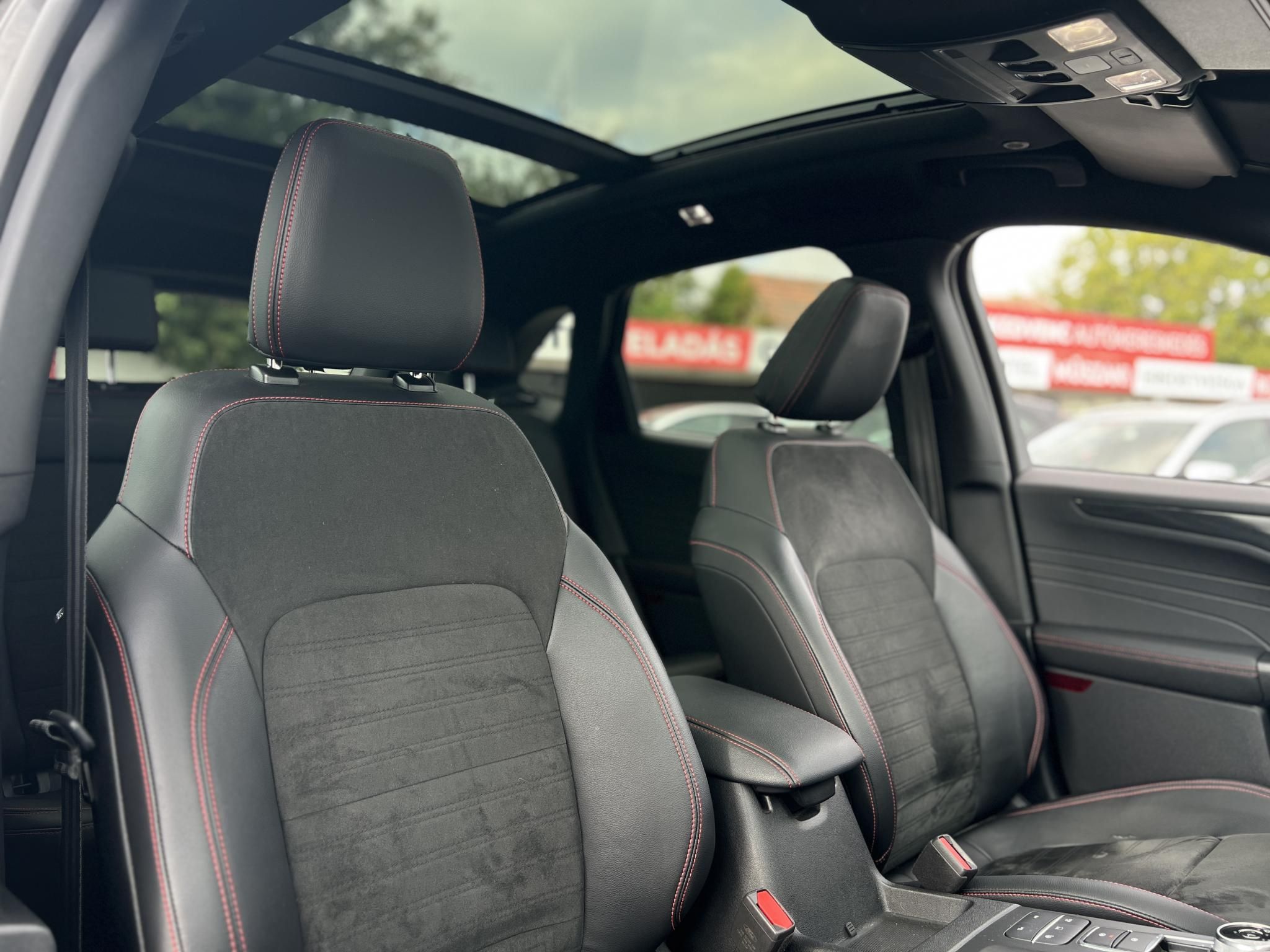 FORD KUGA 2.5 PHEV ST-Line X Graphite Tech Edition CVT