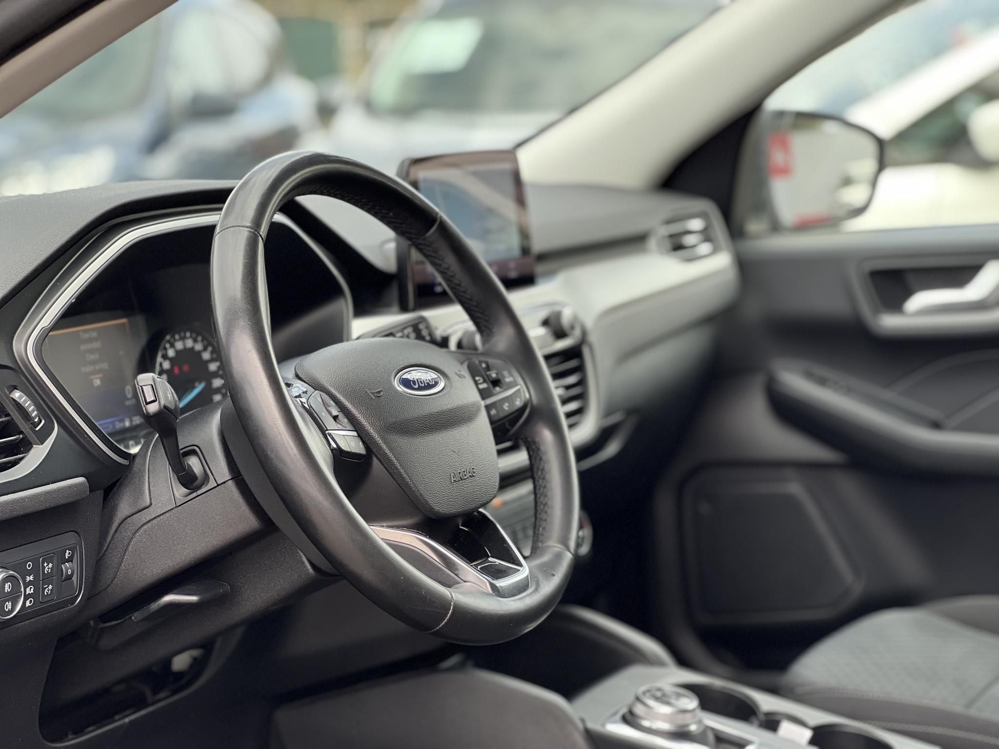 FORD KUGA 2.5 PHEV Freedom CVT 123e km. 70 km elektromos hatótáv. ülés-kormányfűtés. vonóhorog!