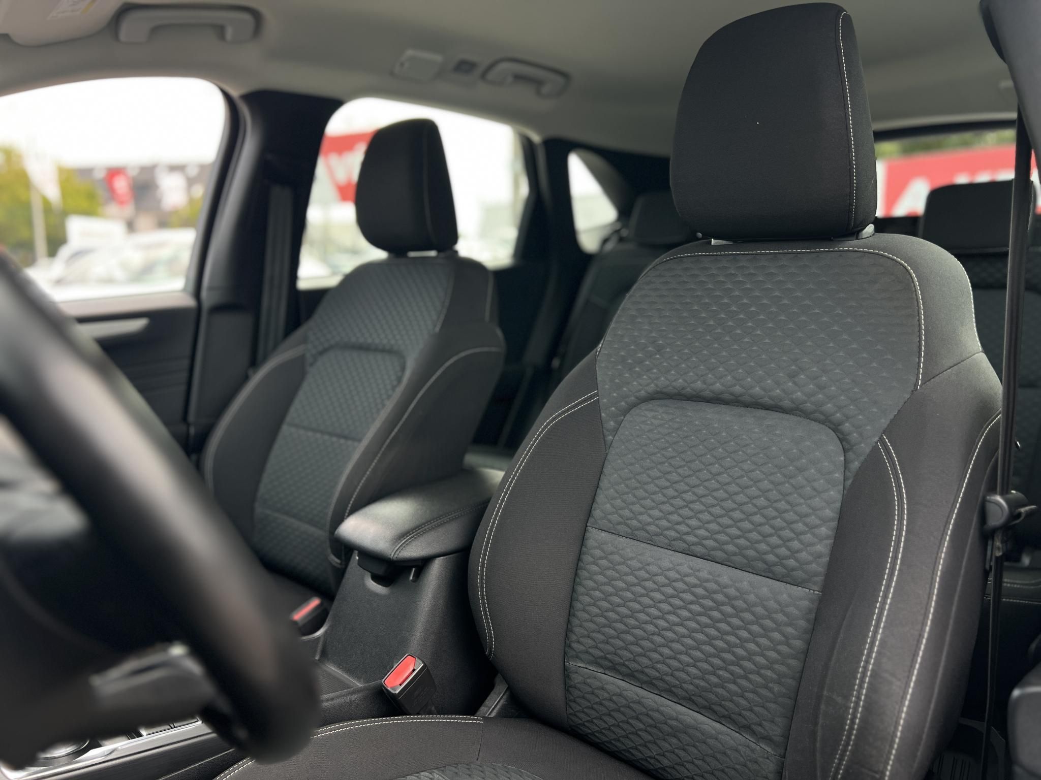 FORD KUGA 2.5 PHEV Freedom CVT 123e km. 70 km elektromos hatótáv. ülés-kormányfűtés. vonóhorog!