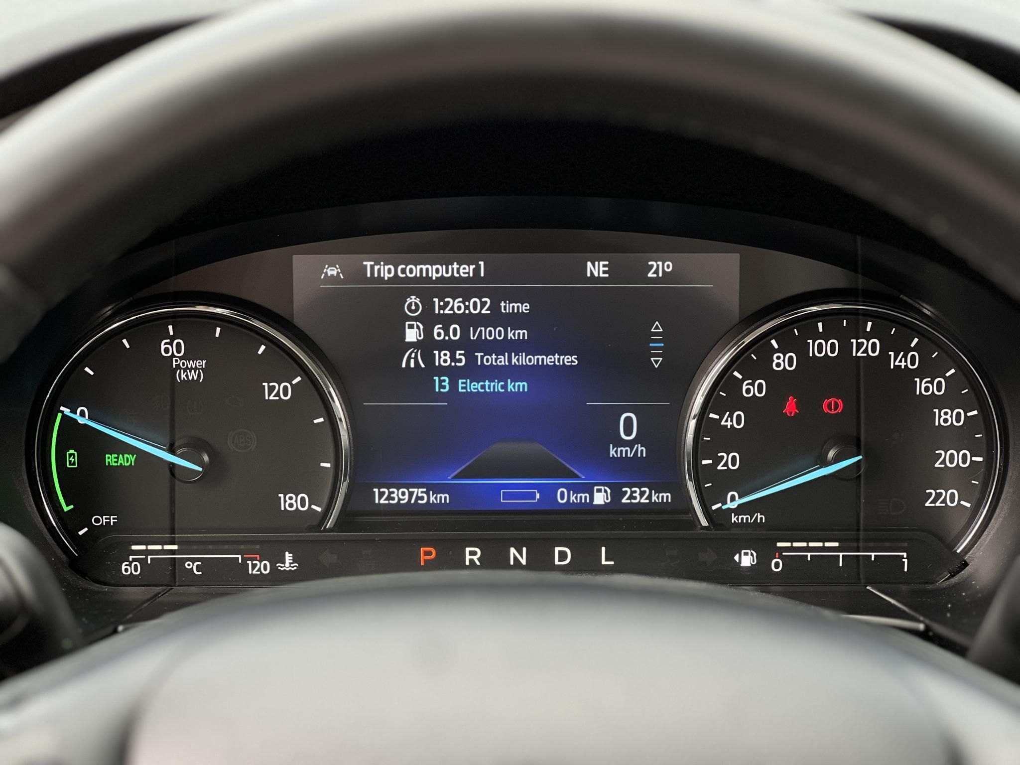 FORD KUGA 2.5 PHEV Freedom CVT 123e km. 70 km elektromos hatótáv. ülés-kormányfűtés. vonóhorog!