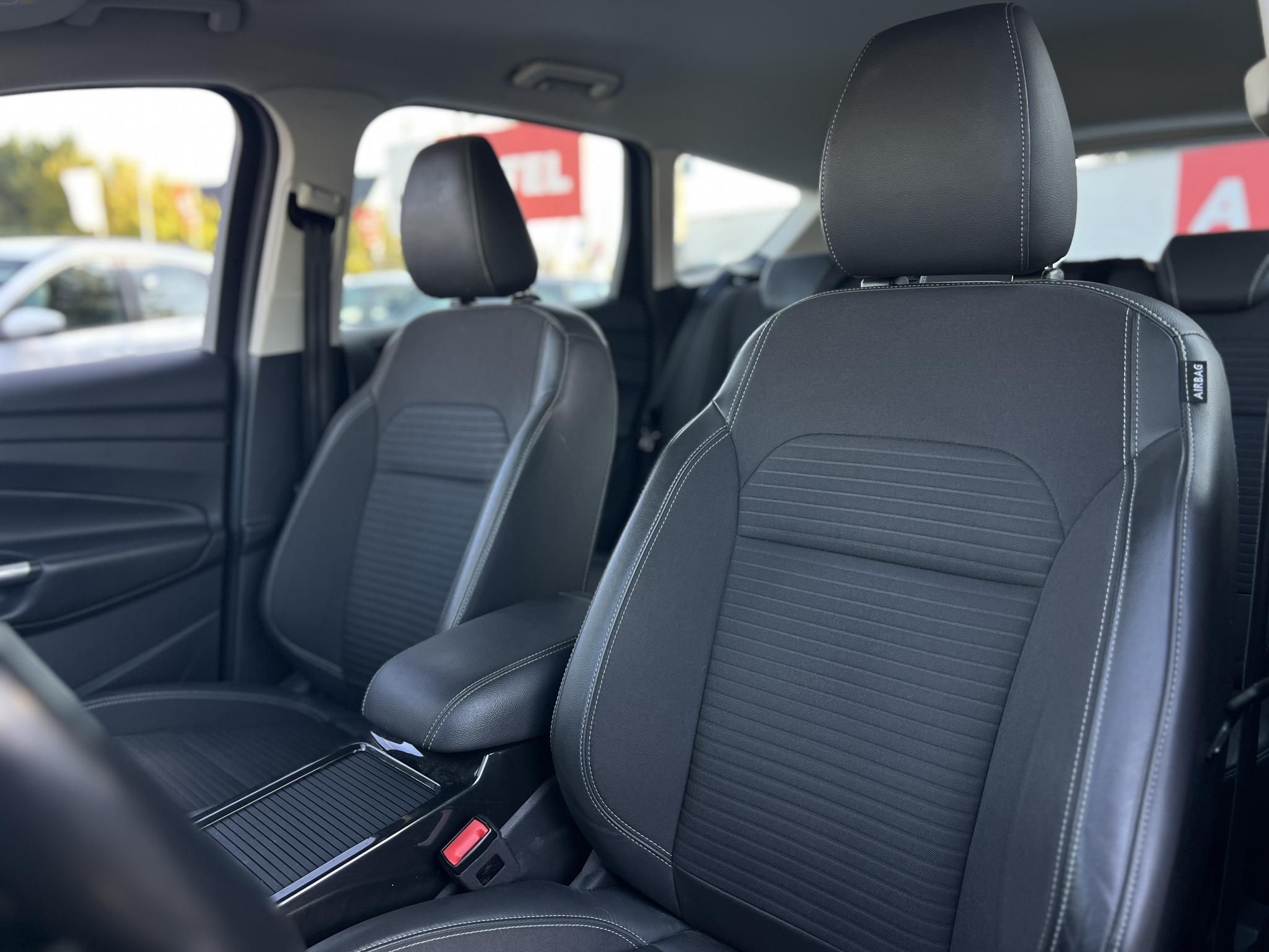 FORD KUGA 2.0 TDCi Titanium Technology AWD Magyarországi Gyári fényezés Carplay Szervízelt Vonógorog!