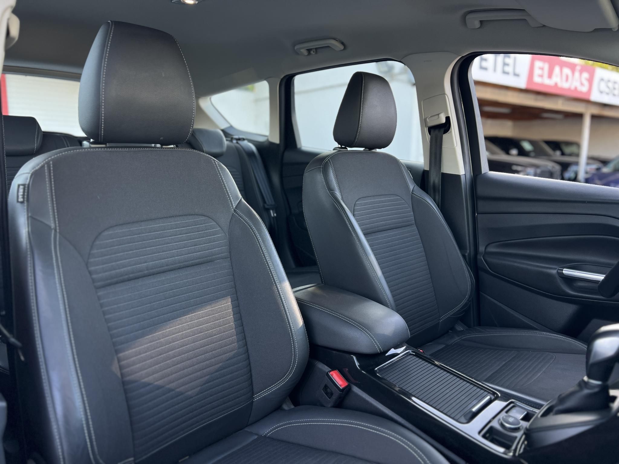 FORD KUGA 2.0 TDCi Titanium Technology AWD Magyarországi Gyári fényezés Carplay Szervízelt Vonógorog!