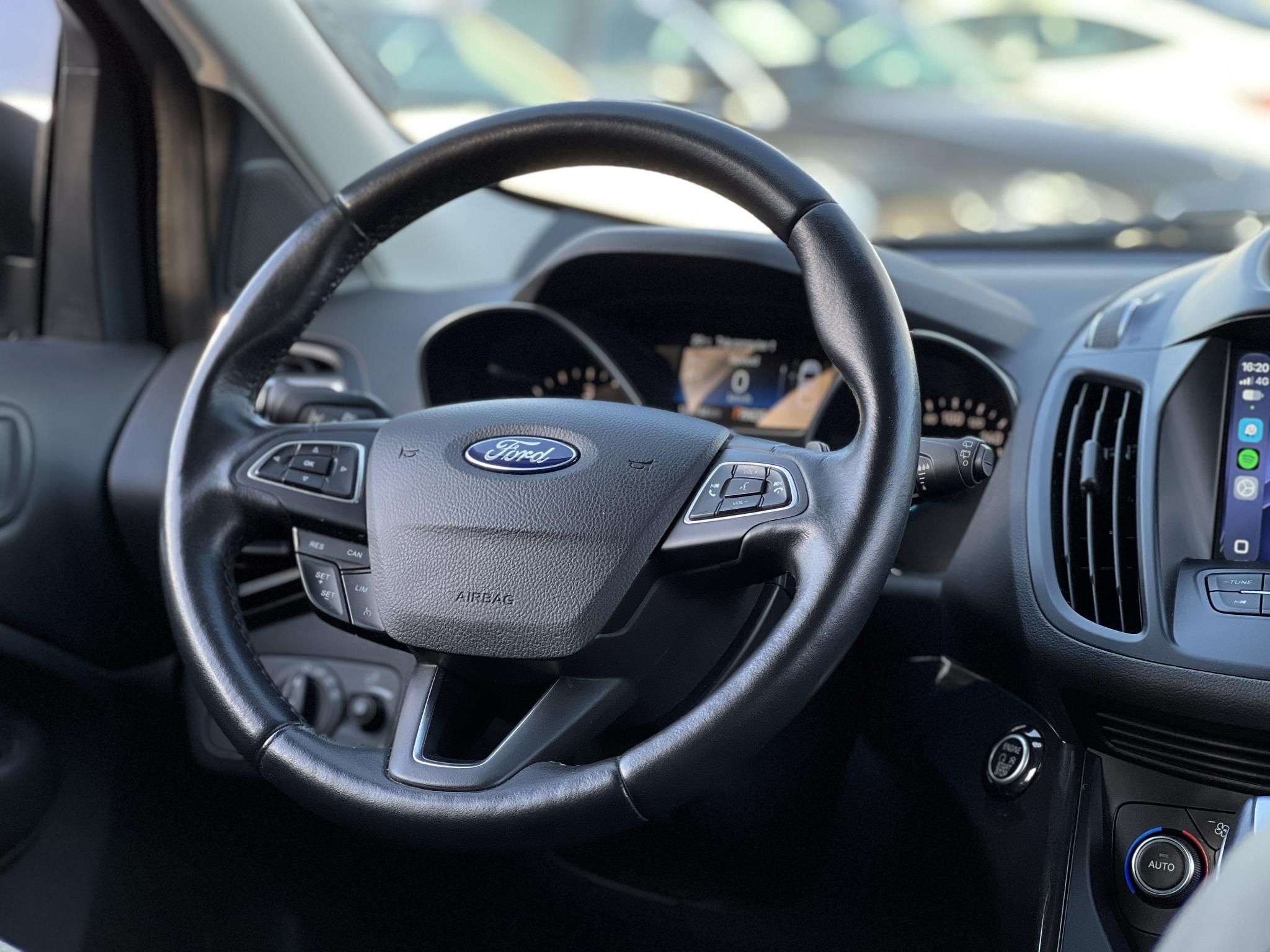 FORD KUGA 2.0 TDCi Titanium Technology AWD Magyarországi Gyári fényezés Carplay Szervízelt Vonógorog!