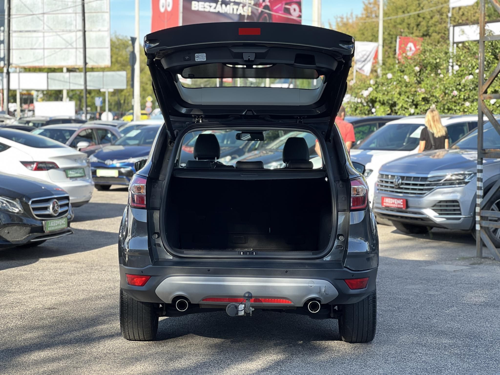FORD KUGA 2.0 TDCi Titanium Technology AWD Magyarországi Gyári fényezés Carplay Szervízelt Vonógorog!