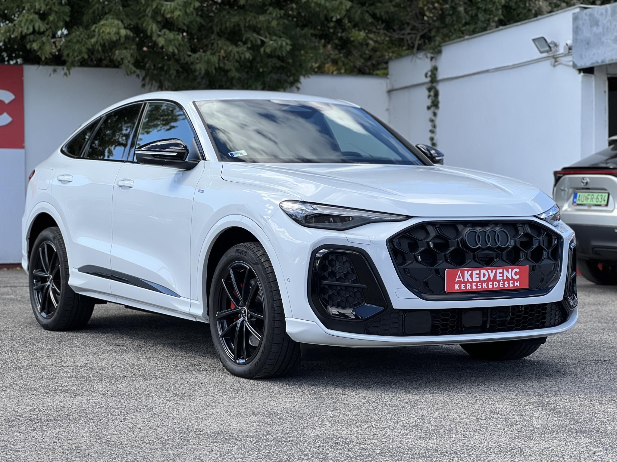 AUDI Q5 SB 40 TDI quattro S-tronic S-line M.o-i. 1.tul. újszerű állapot. garanciális. sérülésmentes!