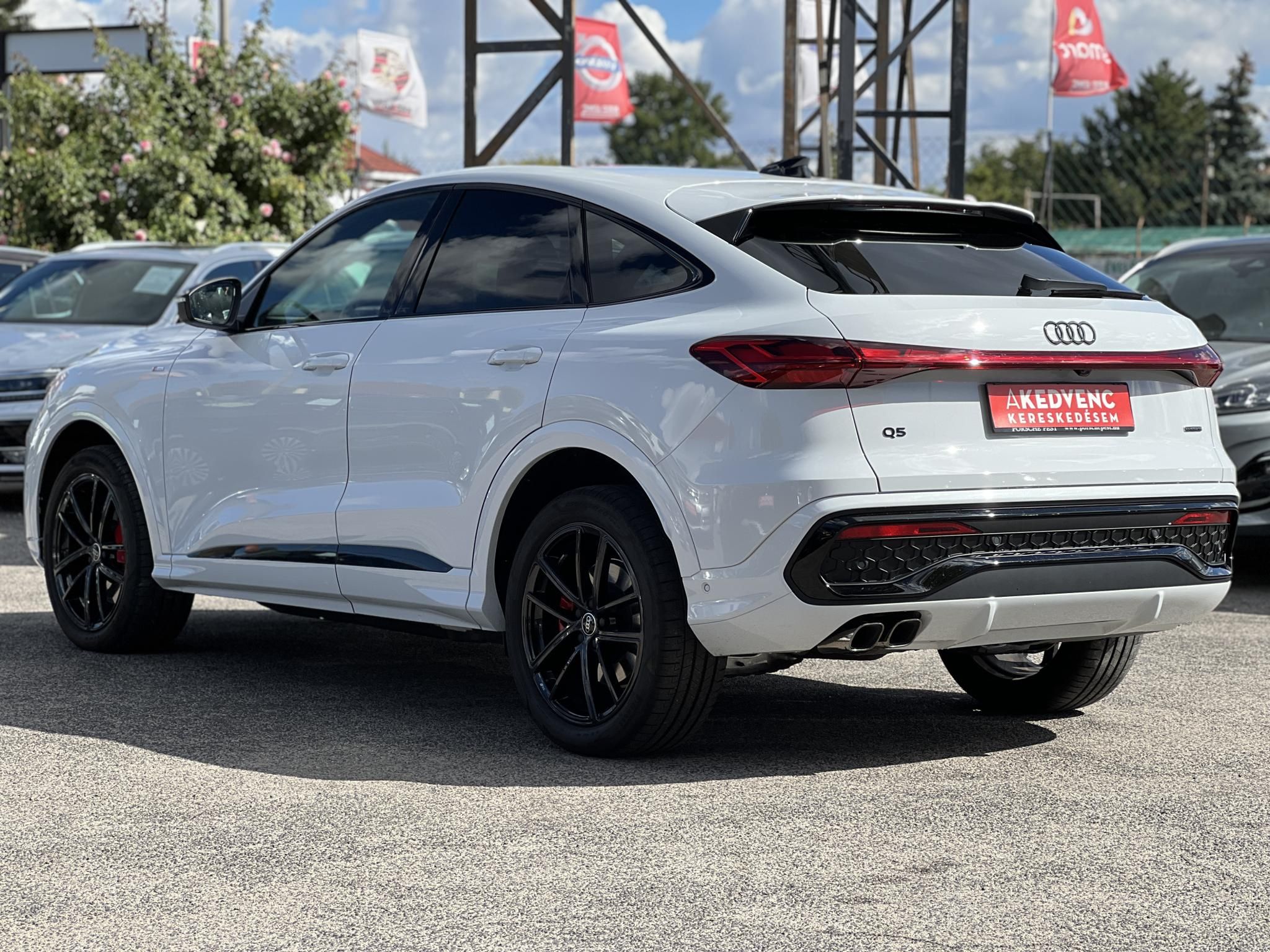 AUDI Q5 SB 40 TDI quattro S-tronic S-line M.o-i. 1.tul. újszerű állapot. garanciális. sérülésmentes!