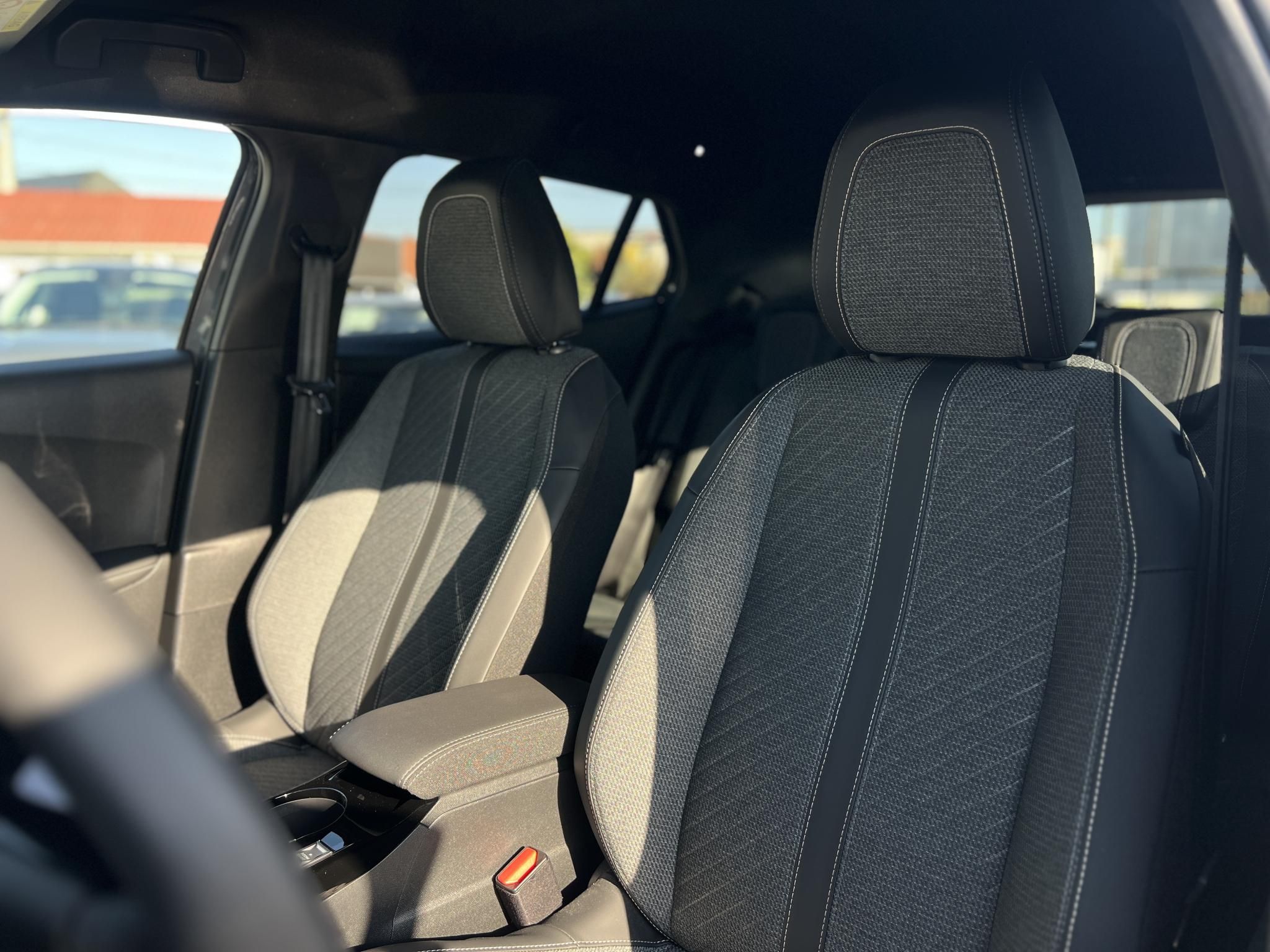 PEUGEOT 2008 1.2 Hybrid Allure e-DCS6 6e km. 360 kamera. Drive assist csomag. Keyless-Go