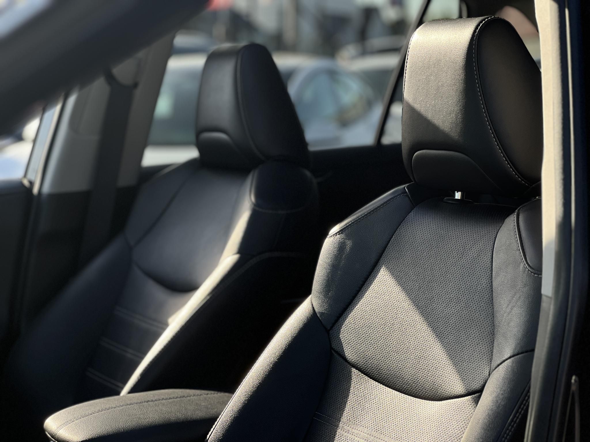 TOYOTA RAV 4 Rav4 2.5 Hybrid Executive AWD e-CVT 71e km. M.o-i. panorámatető. üléshűtés. memória. 360 fokos kamera. CARPLAY!
