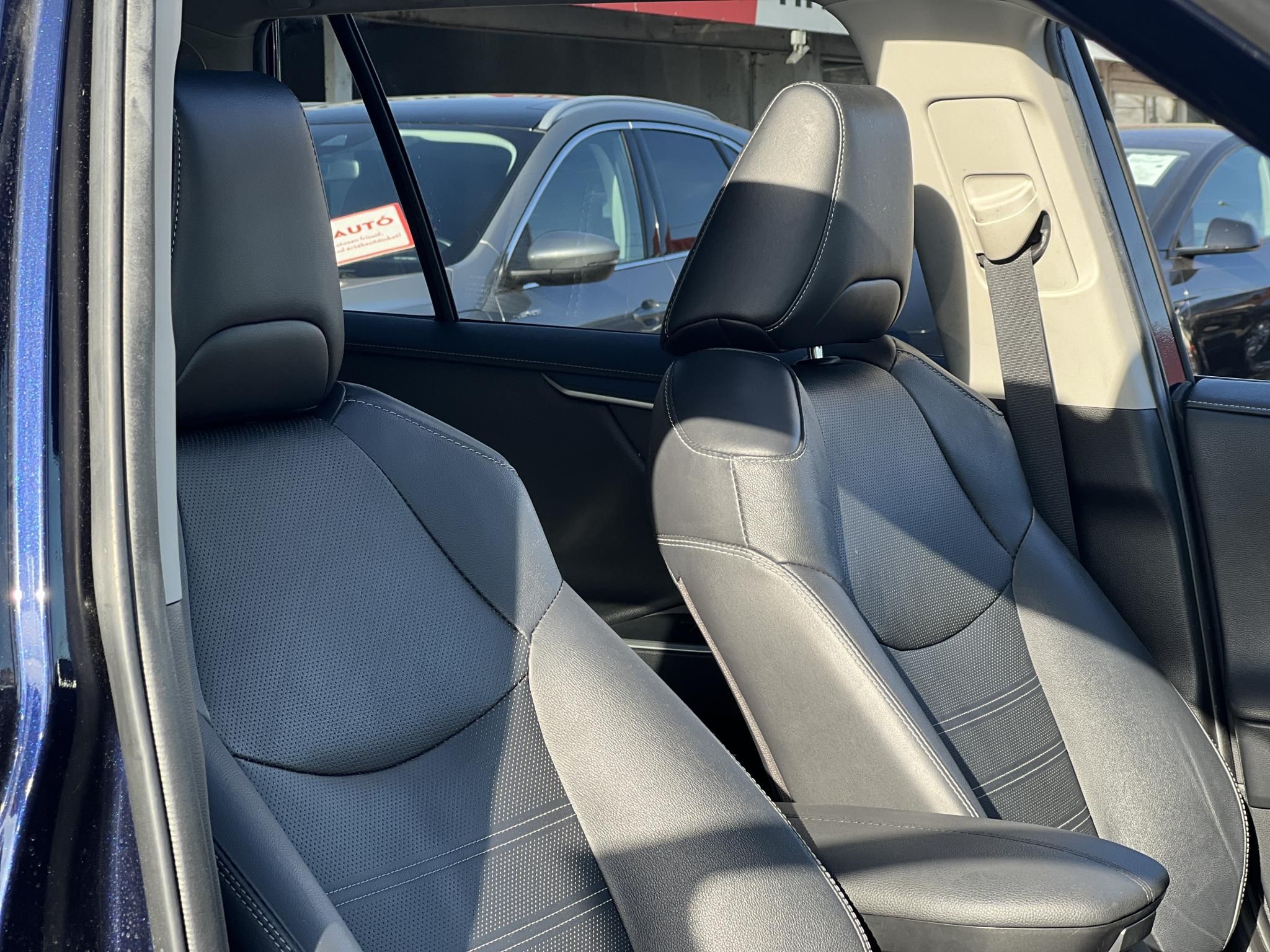TOYOTA RAV 4 Rav4 2.5 Hybrid Executive AWD e-CVT 71e km. M.o-i. panorámatető. üléshűtés. memória. 360 fokos kamera. CARPLAY!