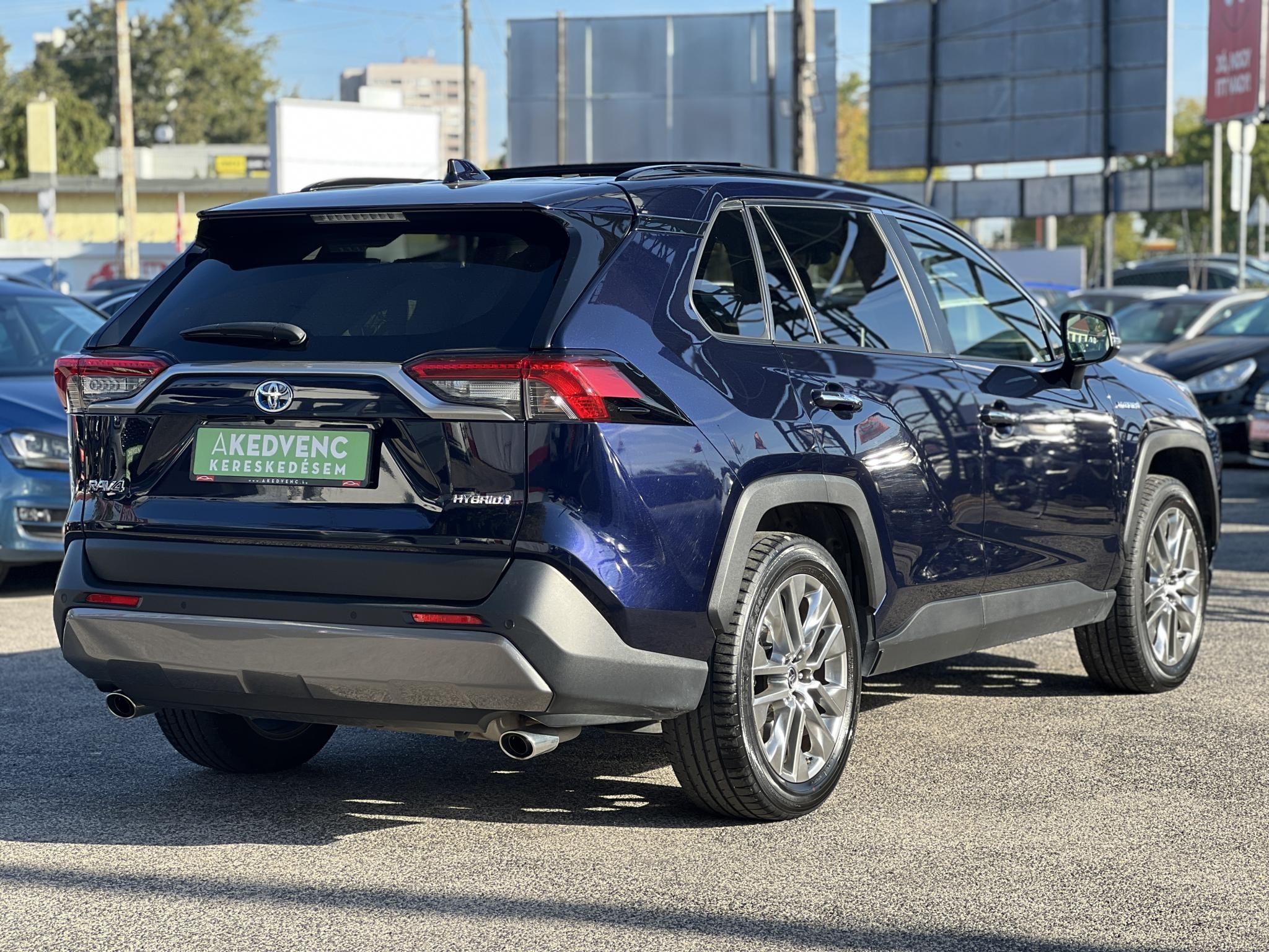 TOYOTA RAV 4 Rav4 2.5 Hybrid Executive AWD e-CVT 71e km. M.o-i. panorámatető. üléshűtés. memória. 360 fokos kamera. CARPLAY!