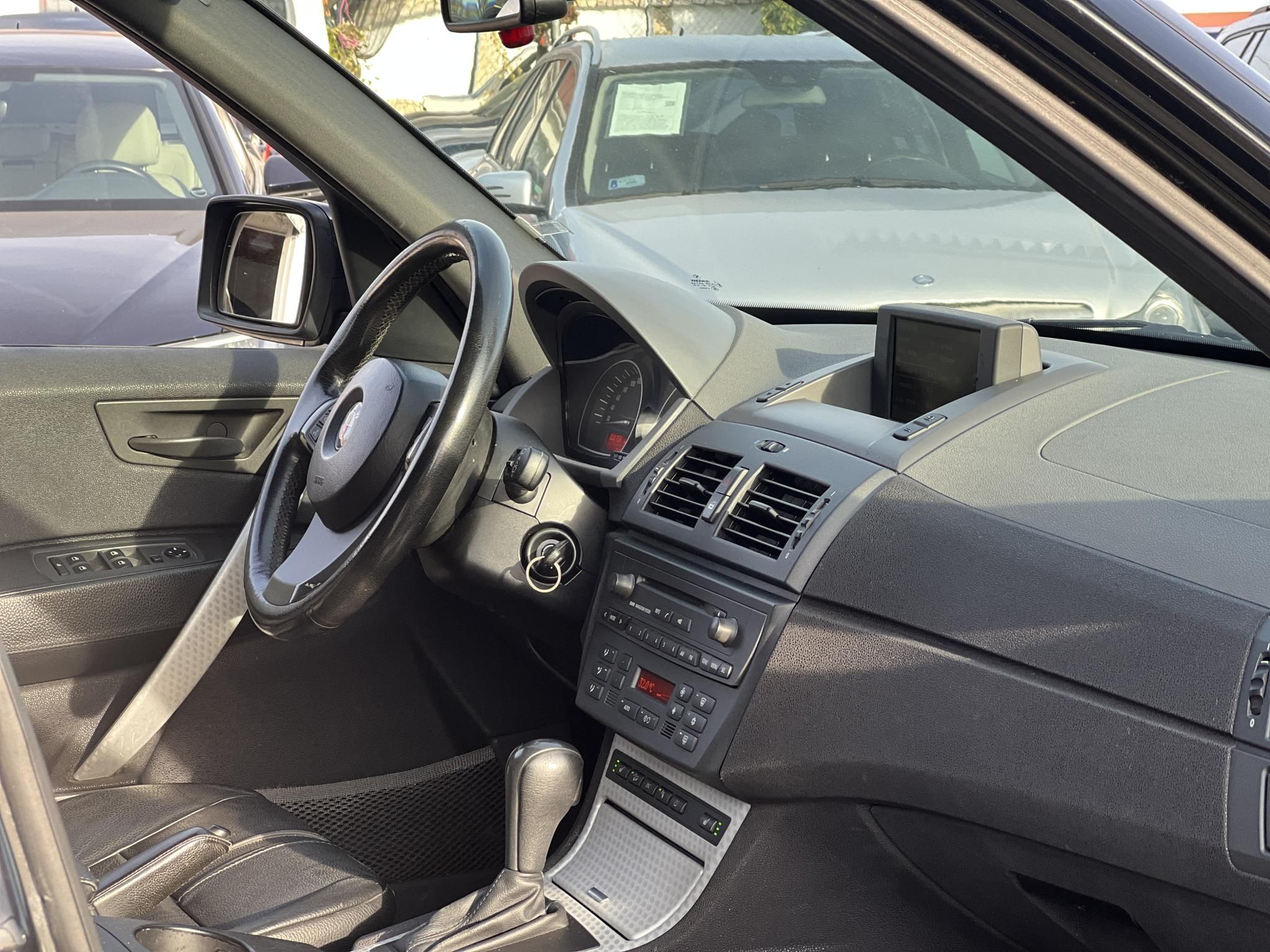 BMW X3 3.0 (Automata) xenon fényszórók. ülésfűtés. lejtmenet. memória. vonóhorog. bőr belső!
