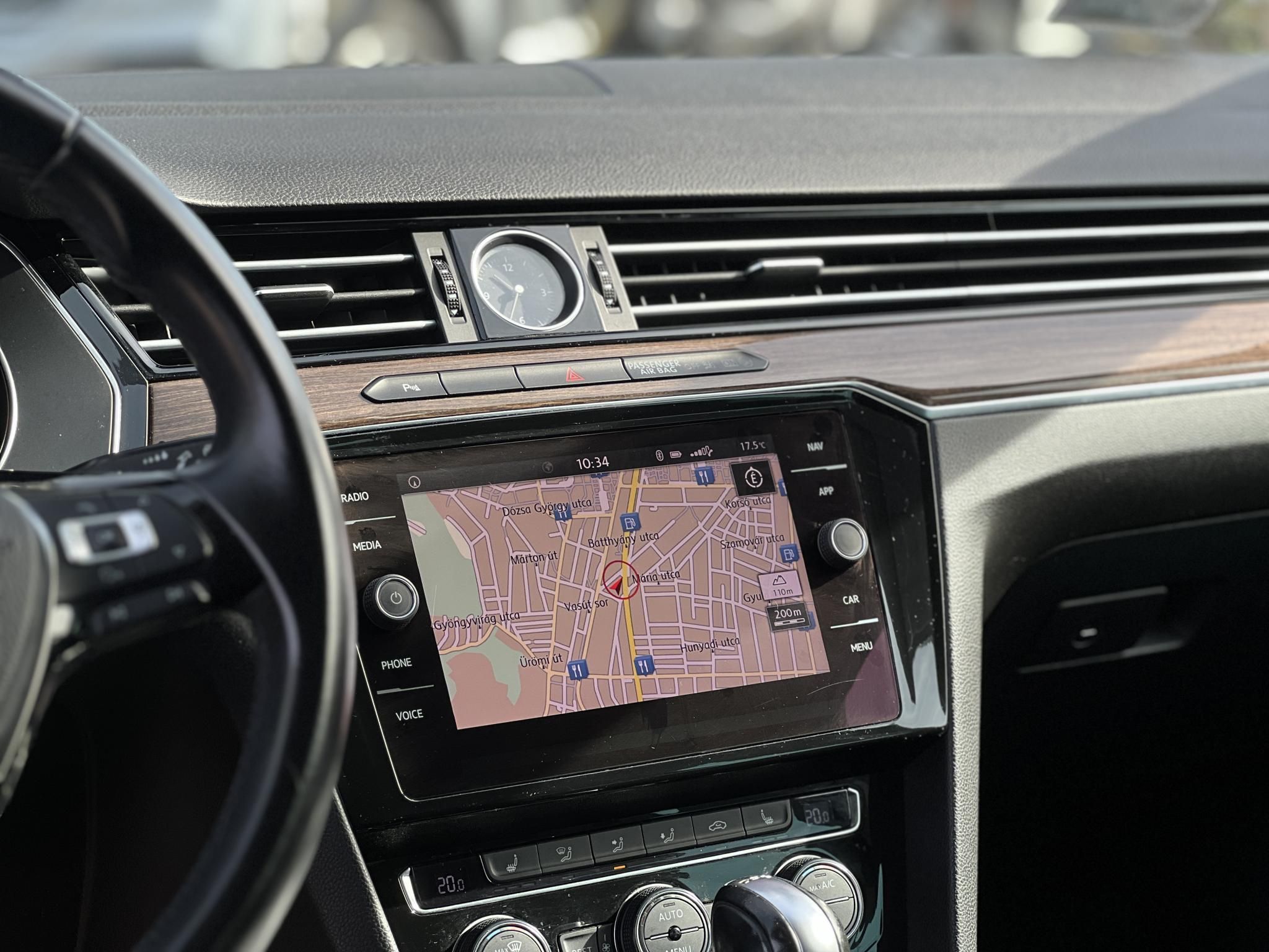 VOLKSWAGEN PASSAT VIII Variant 2.0 TDI BMT Comfortline DSG M.o.-i. LED. CARPLAY. rendszeresen karbantartott!