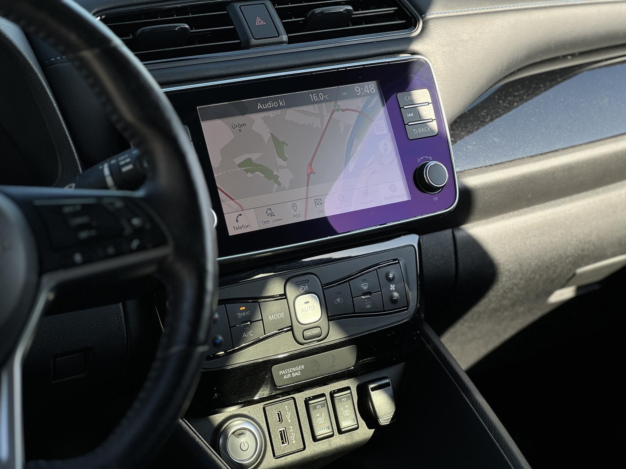 NISSAN LEAF N-Connecta 40kWh (Automata) 60e km. 270km hatótáv. keyless. 360 kamera. első-hátsó ülésfűtés. téli-nyári!