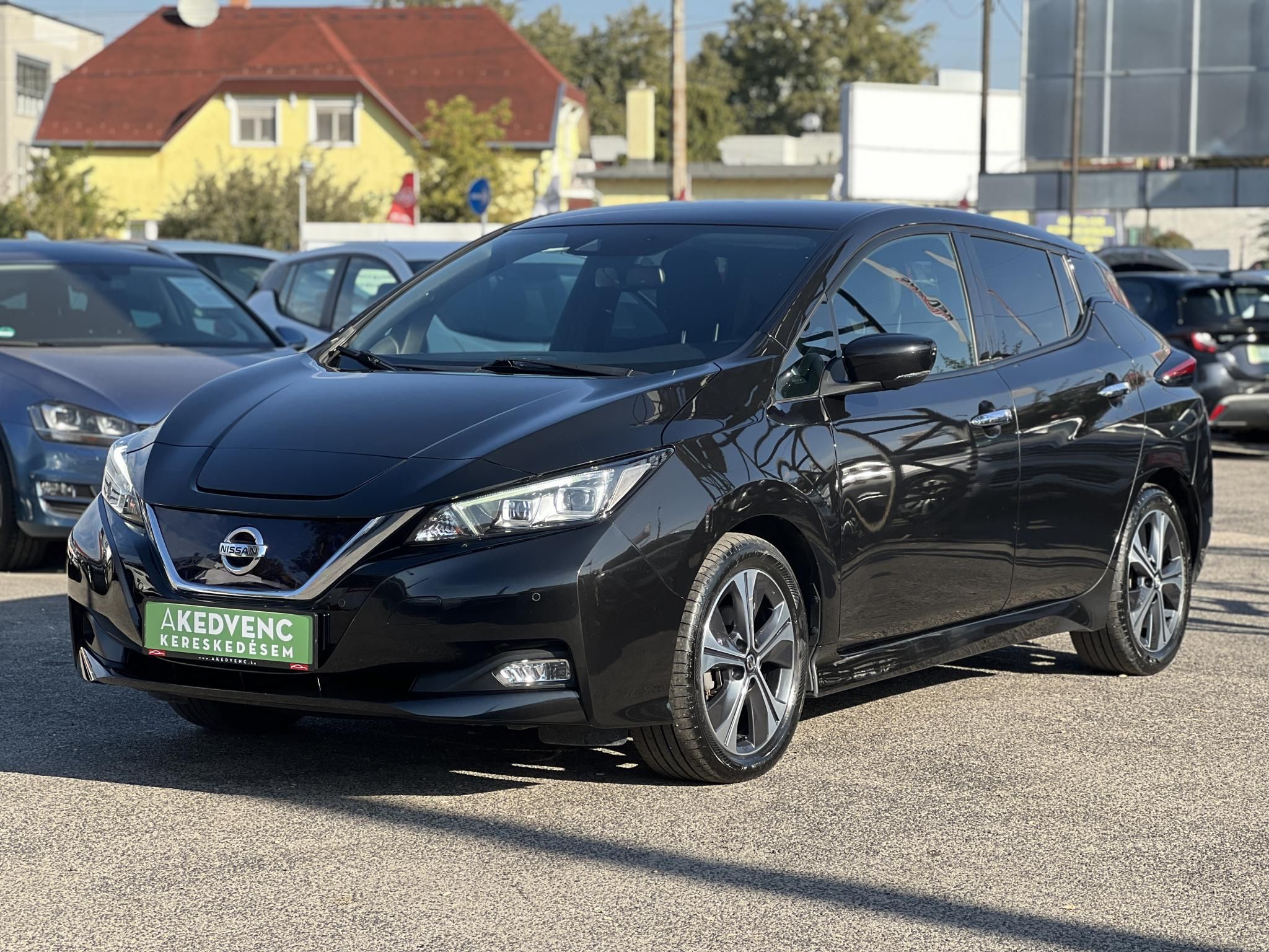 NISSAN LEAF N-Connecta 40kWh (Automata) 60e km. 270km hatótáv. keyless. 360 kamera. első-hátsó ülésfűtés. téli-nyári!