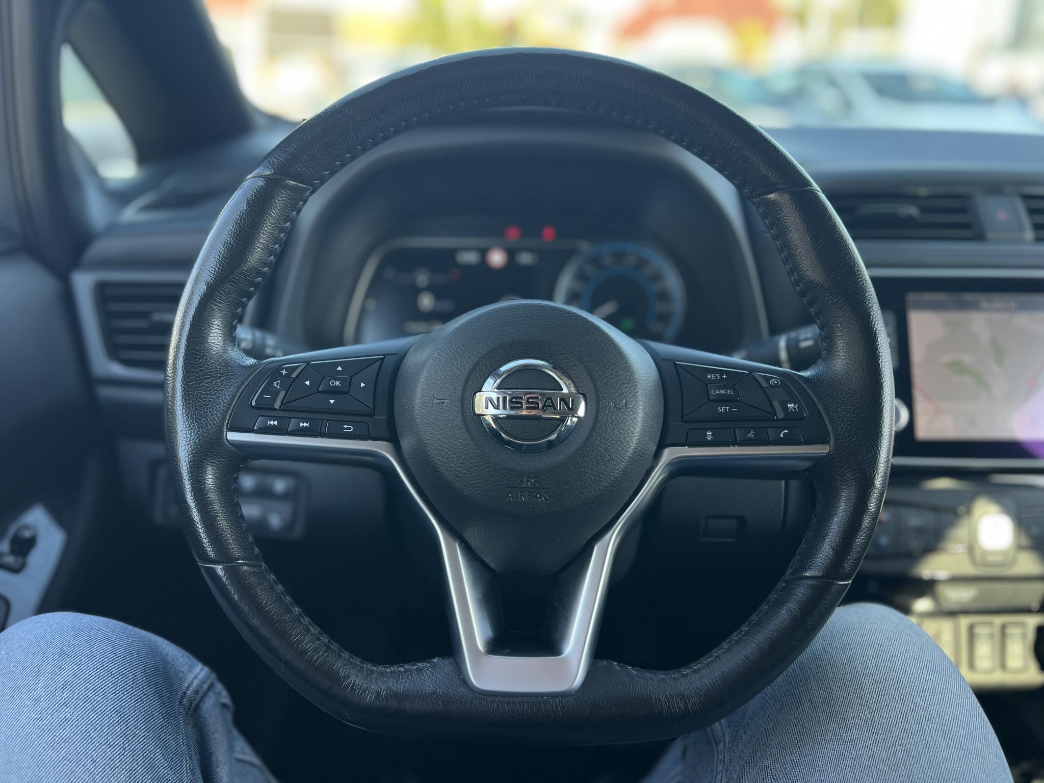 NISSAN LEAF N-Connecta 40kWh (Automata) 60e km. 270km hatótáv. keyless. 360 kamera. első-hátsó ülésfűtés. téli-nyári!