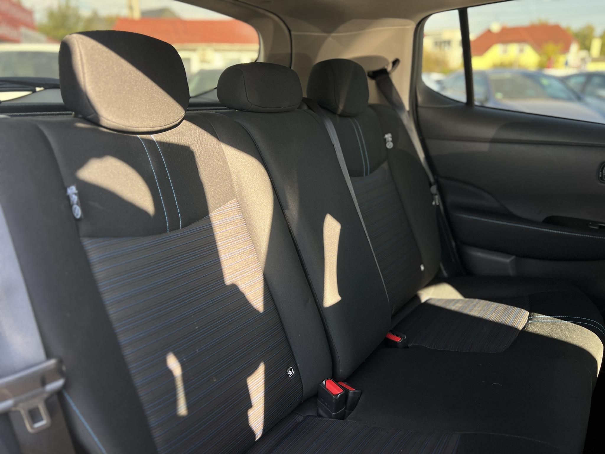 NISSAN LEAF N-Connecta 40kWh (Automata) 60e km. 270km hatótáv. keyless. 360 kamera. első-hátsó ülésfűtés. téli-nyári!