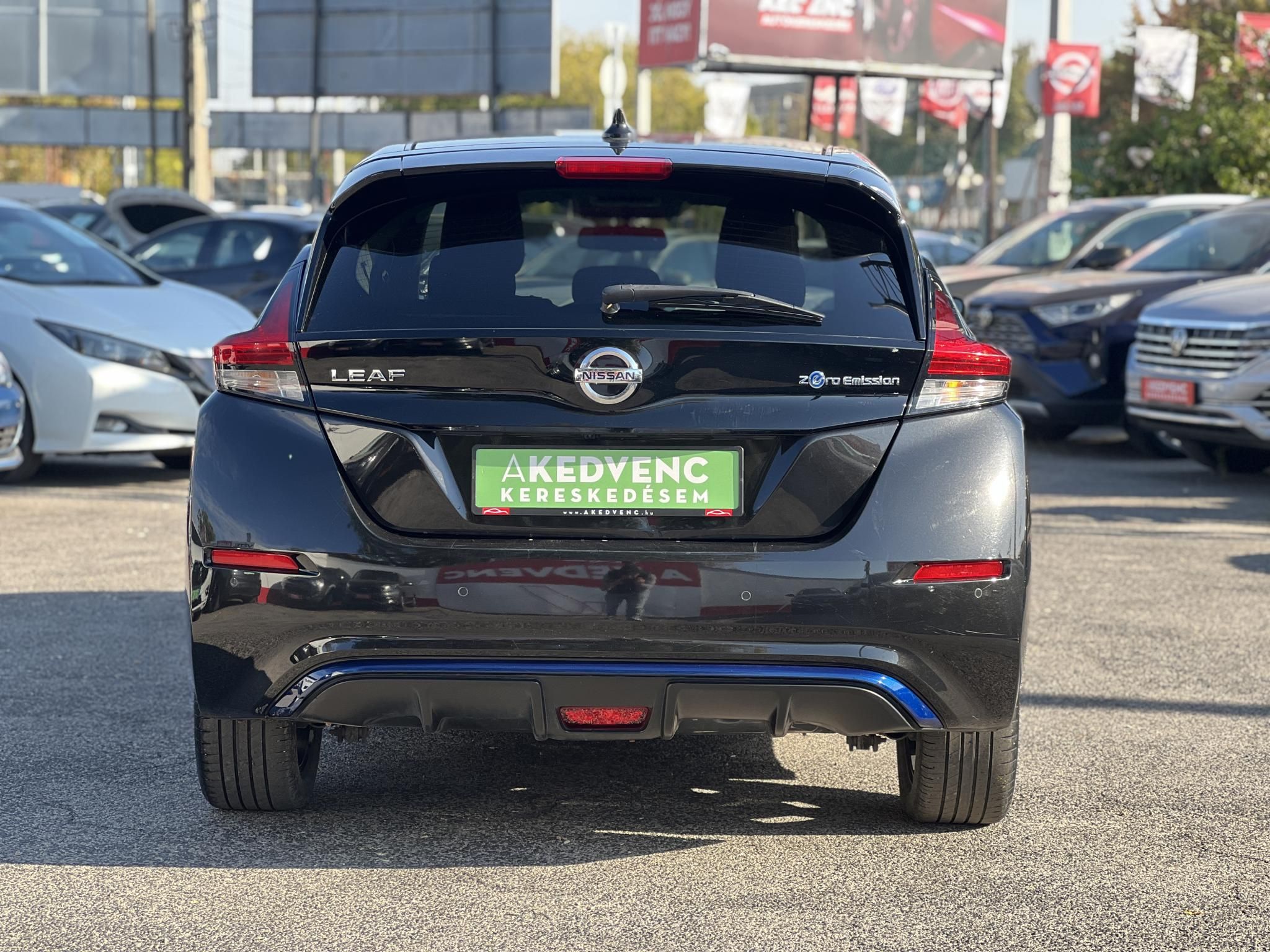 NISSAN LEAF N-Connecta 40kWh (Automata) 60e km. 270km hatótáv. keyless. 360 kamera. első-hátsó ülésfűtés. téli-nyári!