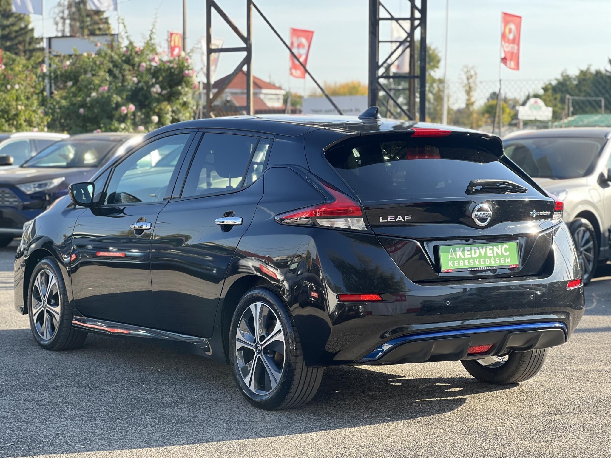 NISSAN LEAF N-Connecta 40kWh (Automata) 60e km. 270km hatótáv. keyless. 360 kamera. első-hátsó ülésfűtés. téli-nyári!