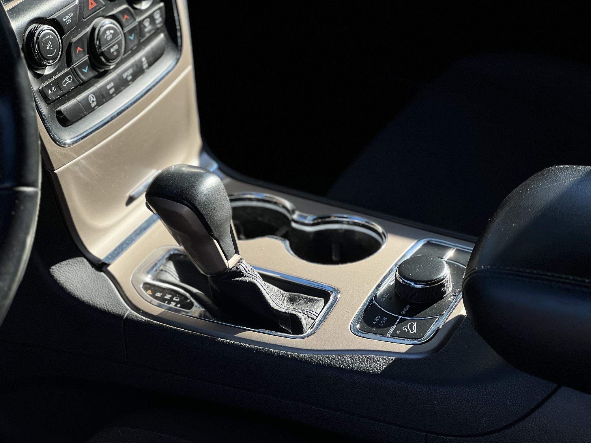 JEEP GRAND CHEROKEE 3.0 V6 CRD Laredo (Automata) 4X4. felező váltó. digitális klíma. tetőcsomagtartó
