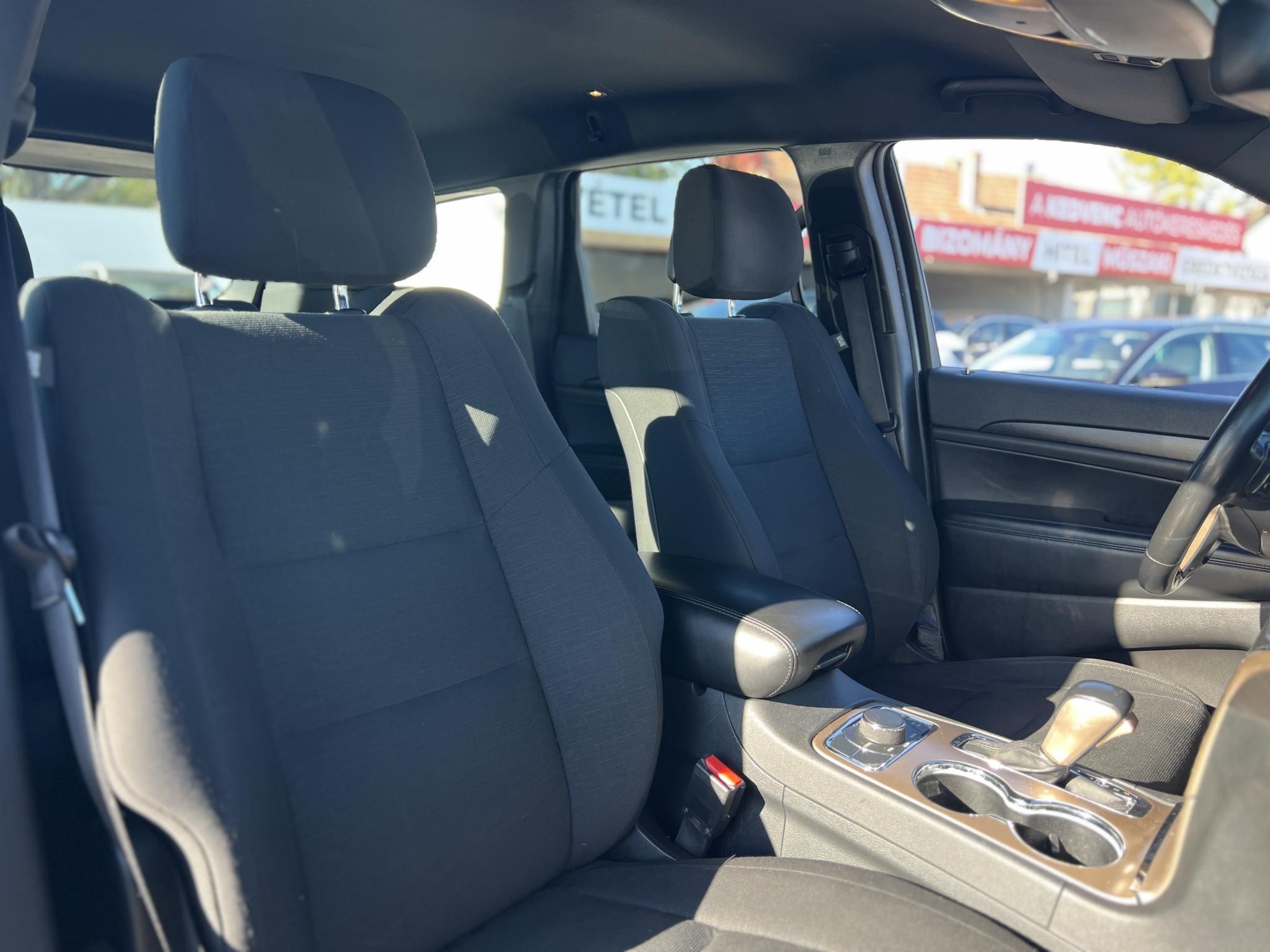 JEEP GRAND CHEROKEE 3.0 V6 CRD Laredo (Automata) 4X4. felező váltó. digitális klíma. tetőcsomagtartó