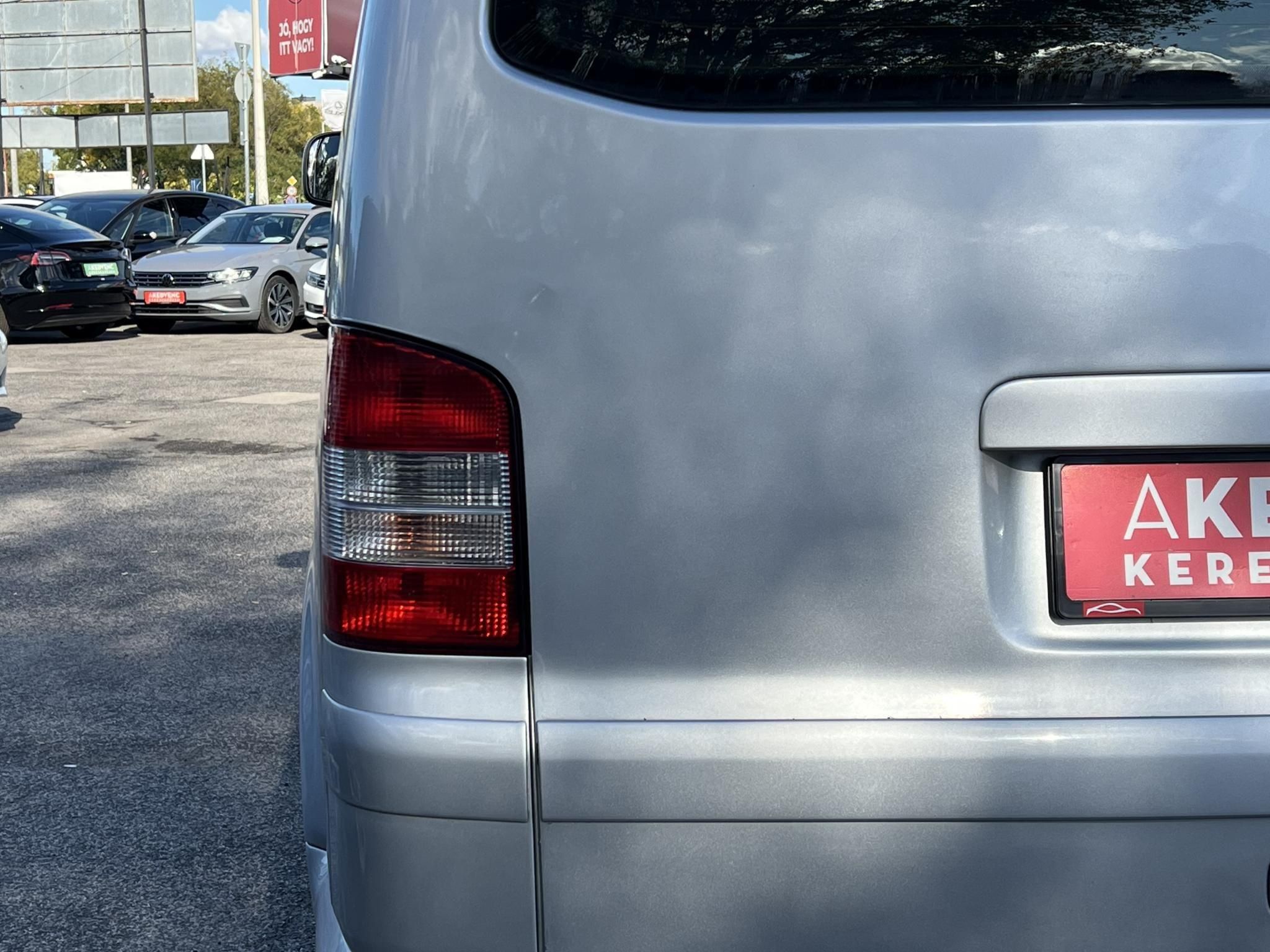 VOLKSWAGEN TRANSPORTER 2.5 TDI Mixto 'D.kab' AXE motorkód. vonóhorog. klíma. tetőcsomagtartó. 2 gyári kulcs!