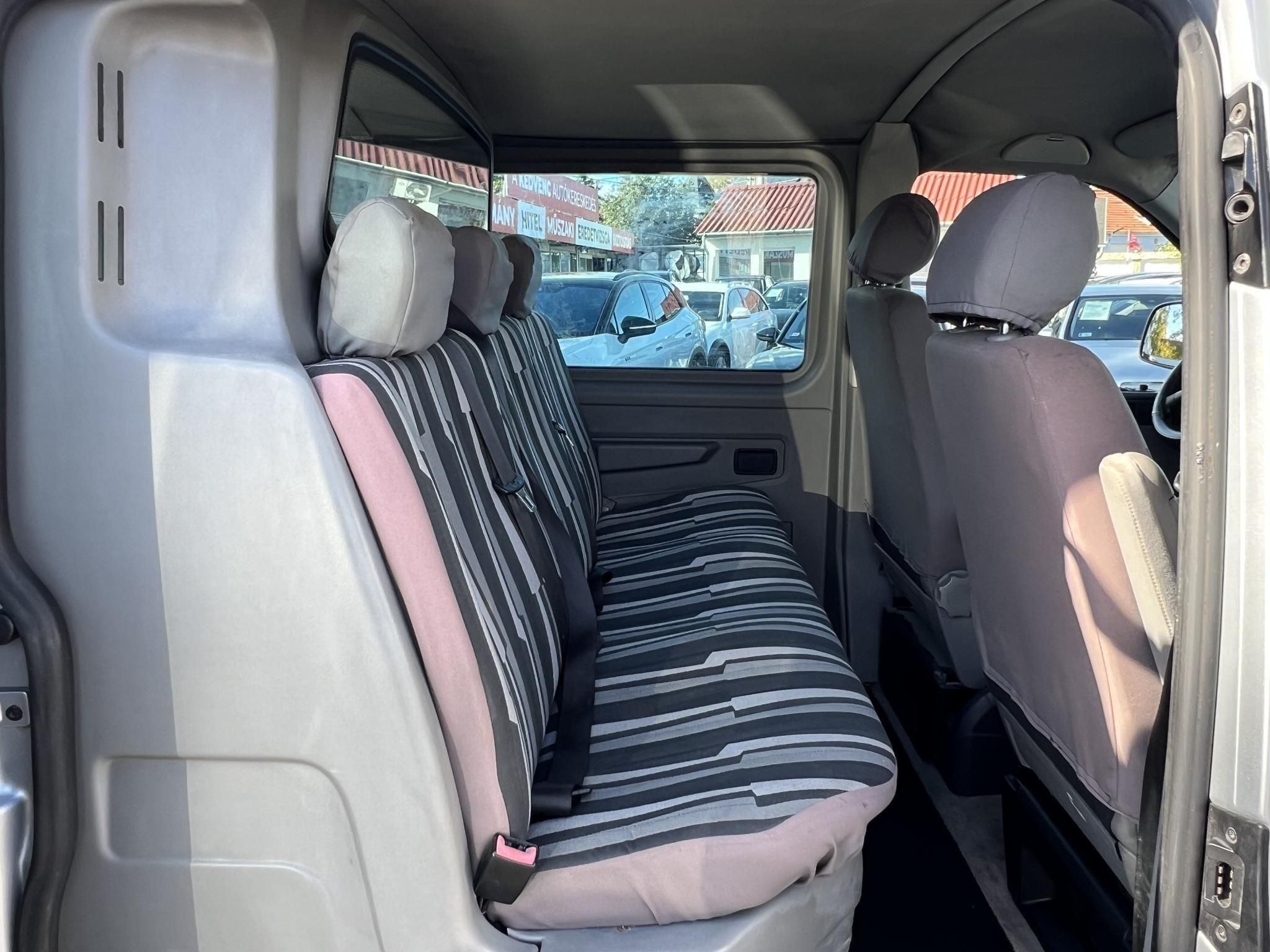 VOLKSWAGEN TRANSPORTER 2.5 TDI Mixto 'D.kab' AXE motorkód. vonóhorog. klíma. tetőcsomagtartó. 2 gyári kulcs!