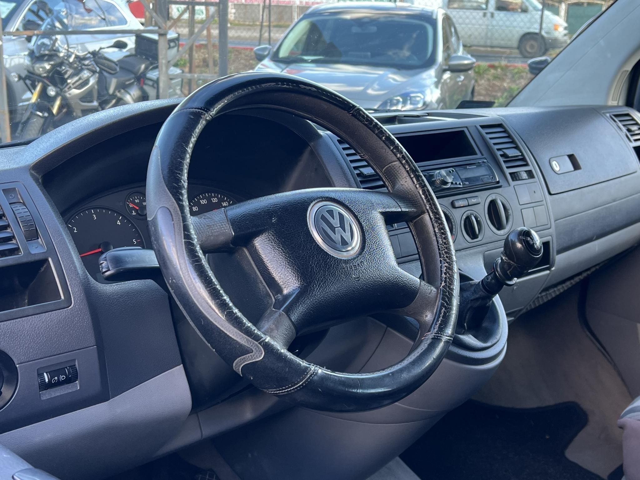VOLKSWAGEN TRANSPORTER 2.5 TDI Mixto 'D.kab' AXE motorkód. vonóhorog. klíma. tetőcsomagtartó. 2 gyári kulcs!