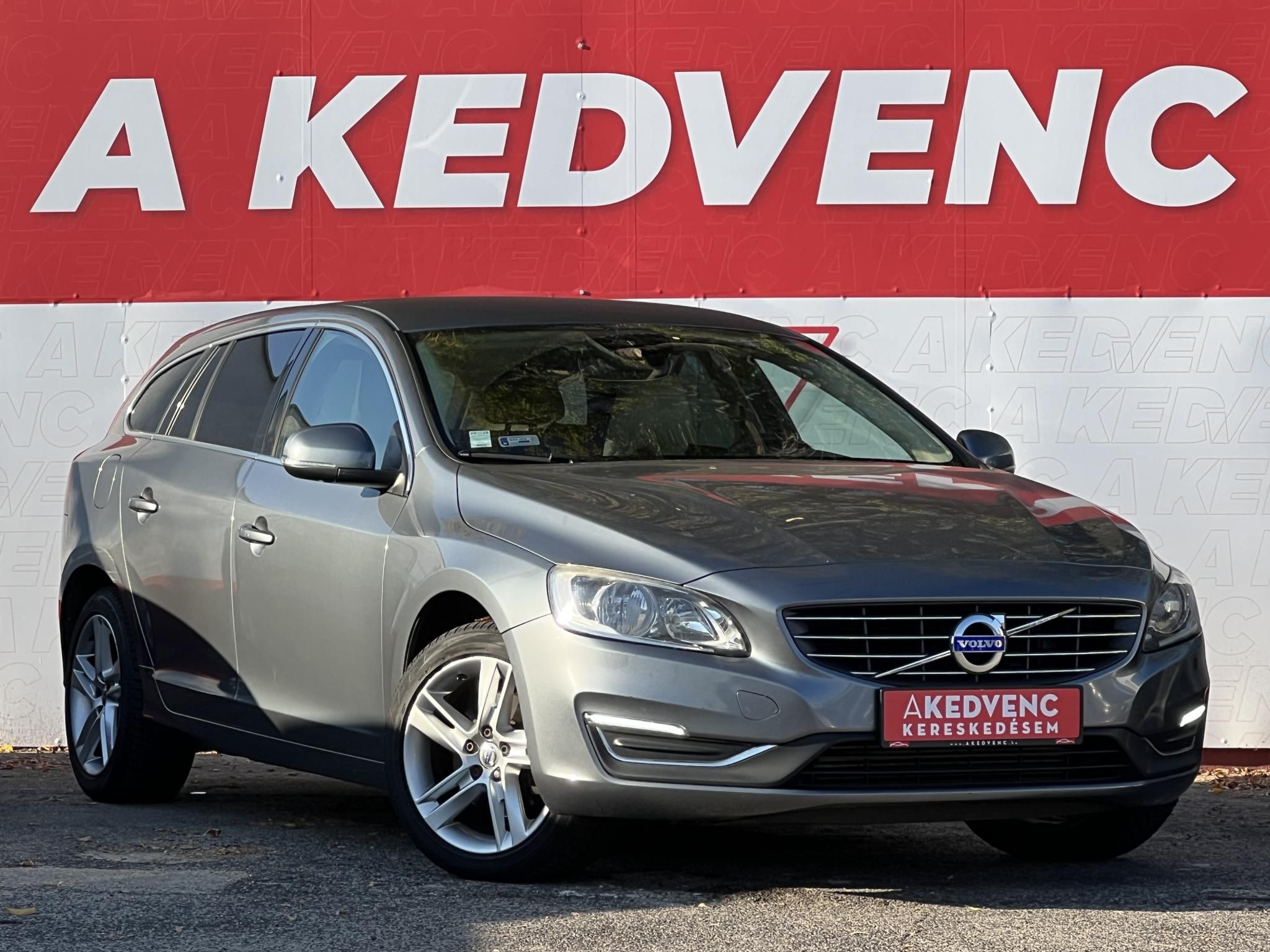 VOLVO V60 2.0 [T4] Kinetic Geartronic M.o.-i. magasan felszerelt. végig vezetett szervizkönyv!