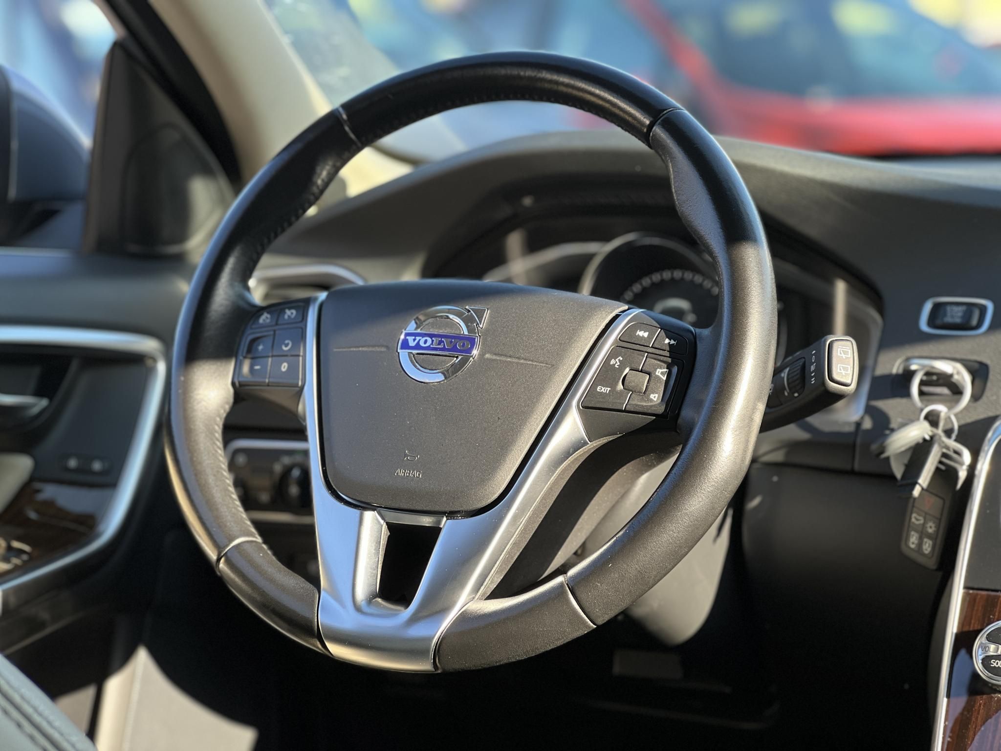 VOLVO V60 2.0 [T4] Kinetic Geartronic M.o.-i. magasan felszerelt. végig vezetett szervizkönyv!