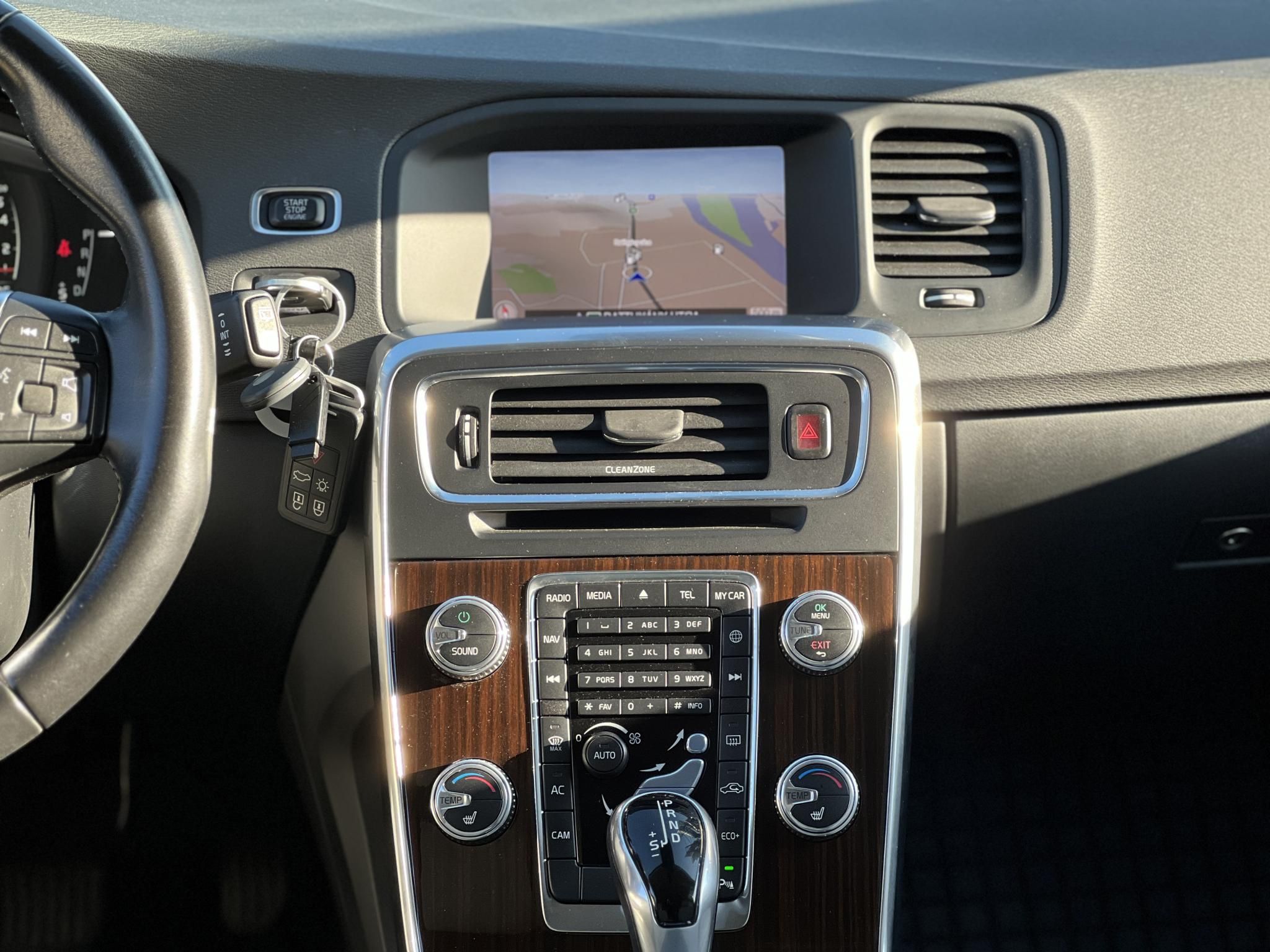 VOLVO V60 2.0 [T4] Kinetic Geartronic M.o.-i. magasan felszerelt. végig vezetett szervizkönyv!