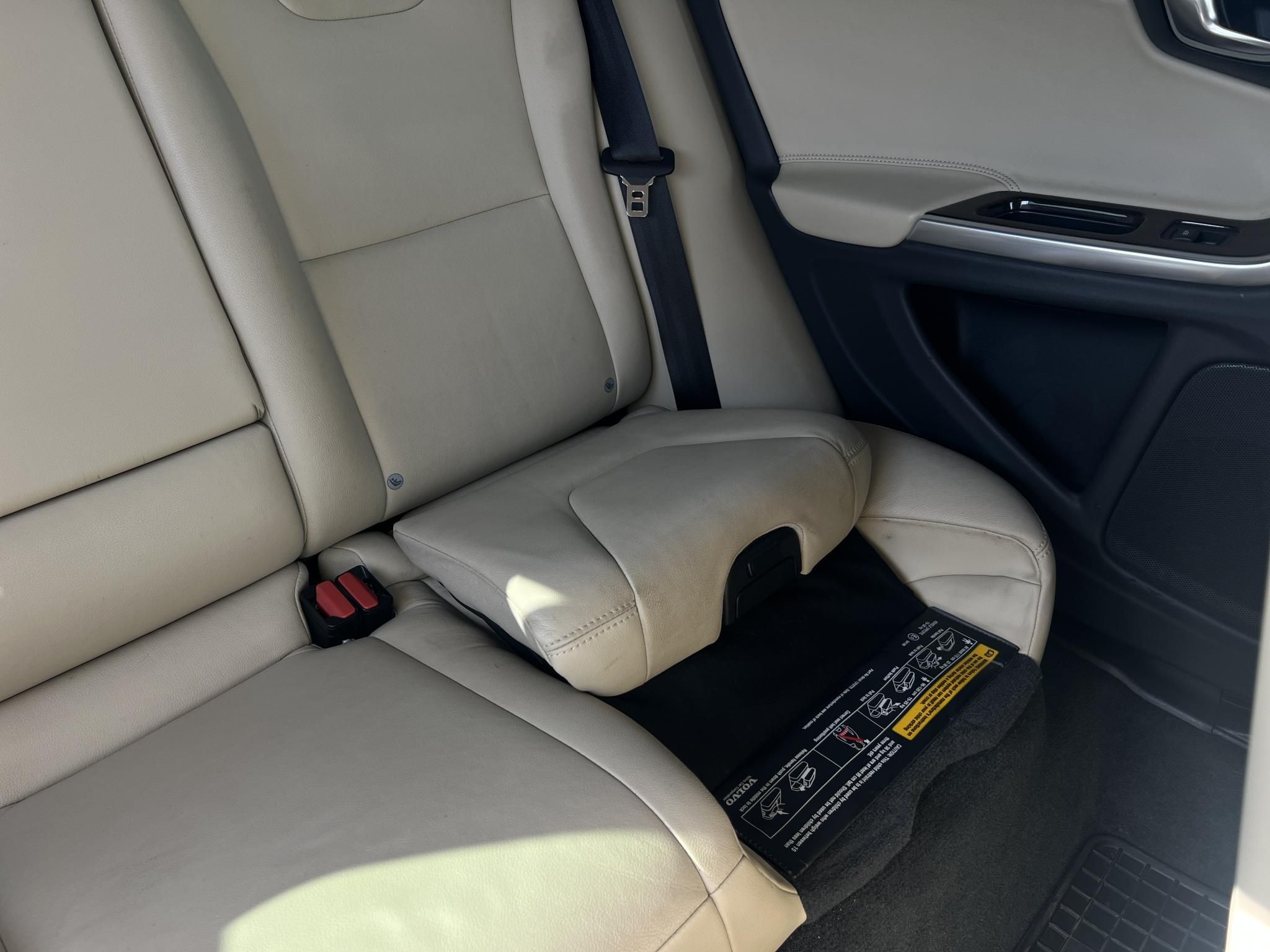 VOLVO V60 2.0 [T4] Kinetic Geartronic M.o.-i. magasan felszerelt. végig vezetett szervizkönyv!